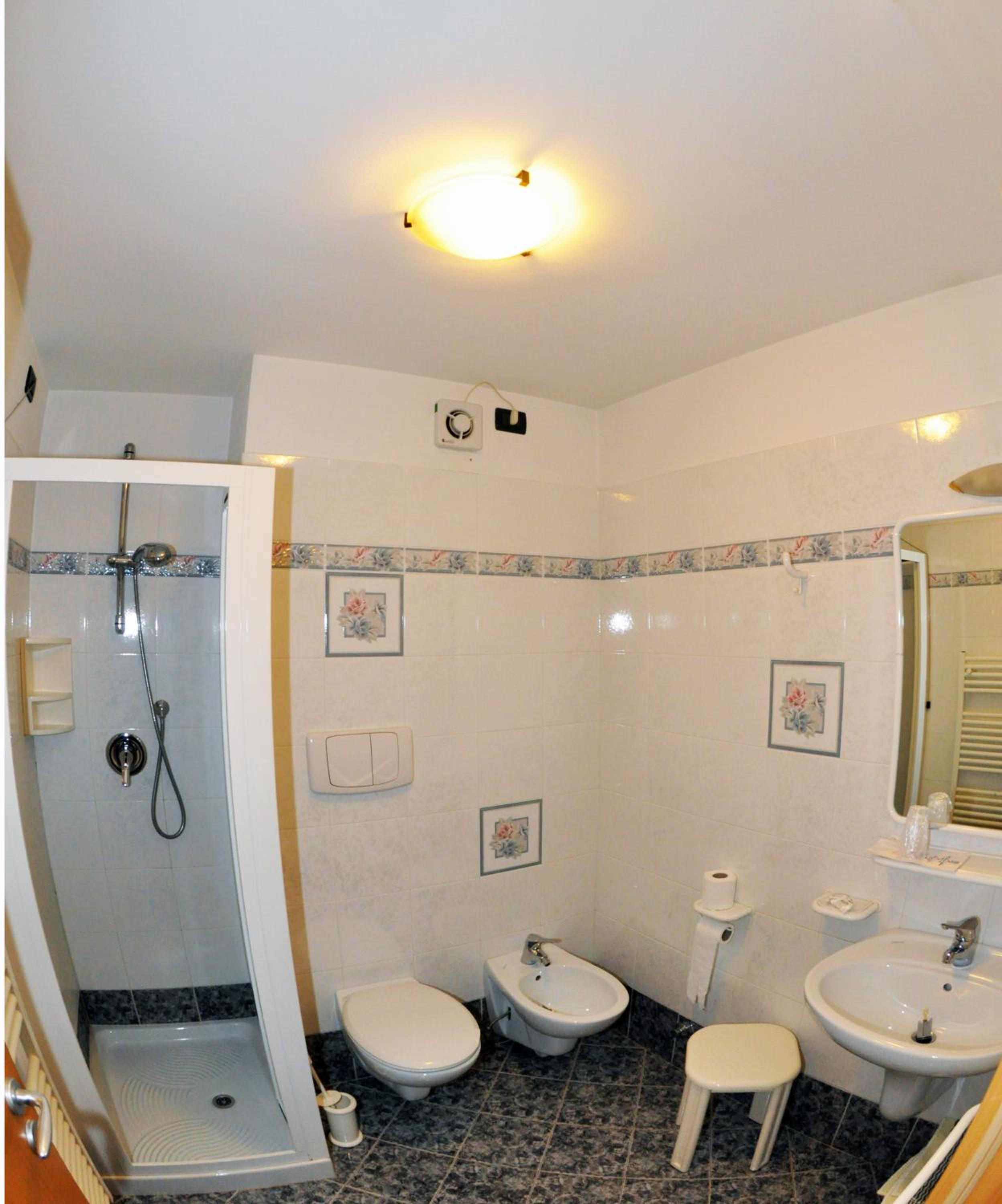 Double Room with Private External Bathroom - Annex photo 2