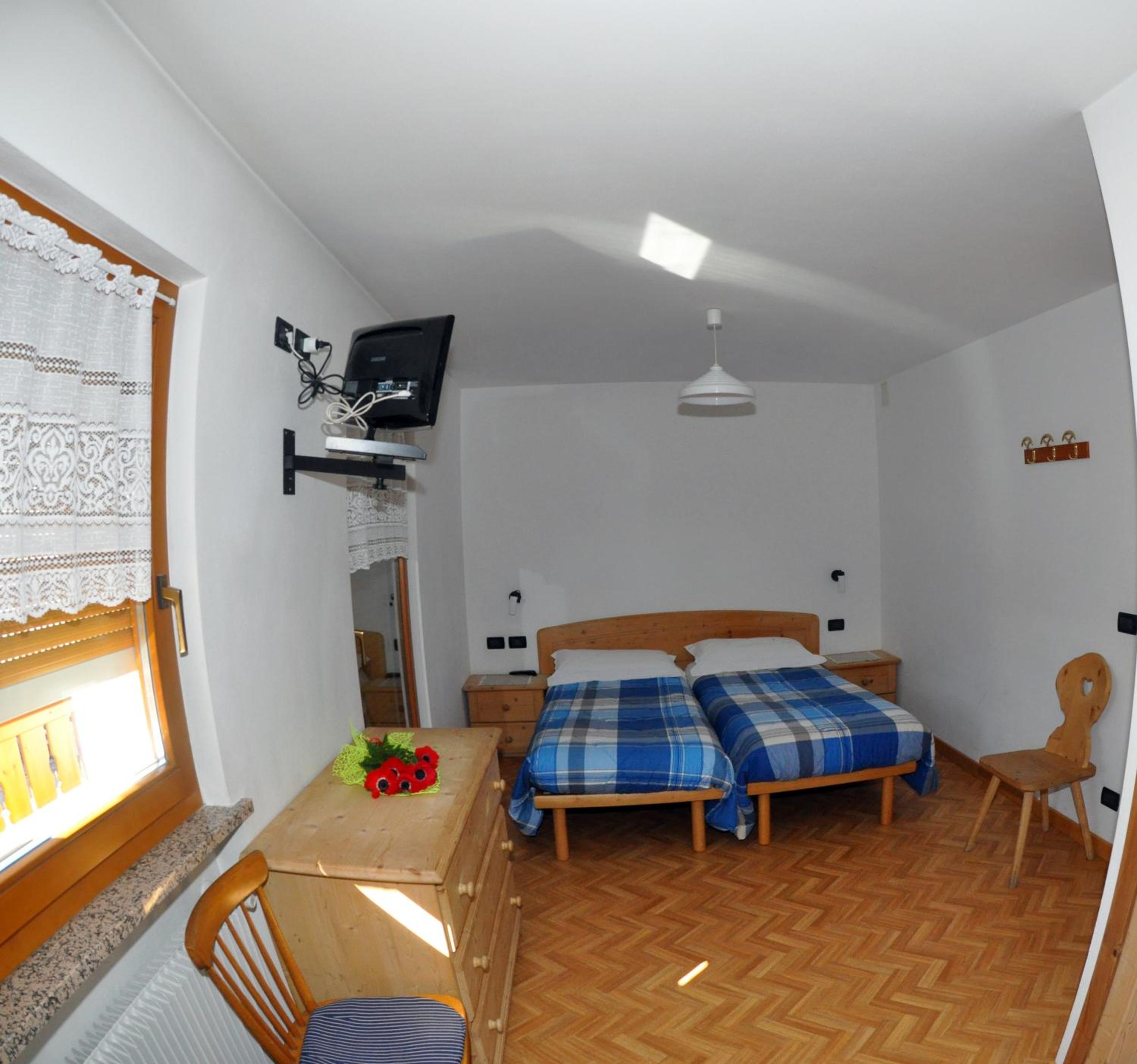 Double Room with Shared Bathroom - Annex photo 3
