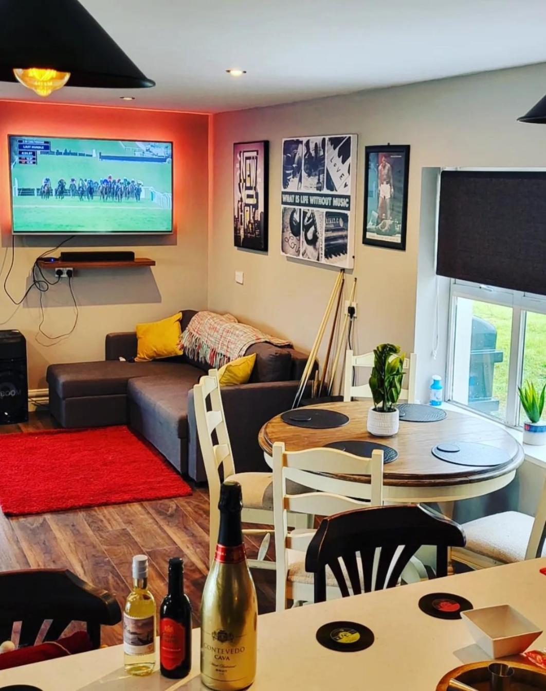 One-Bedroom Apartment - Photo 4
