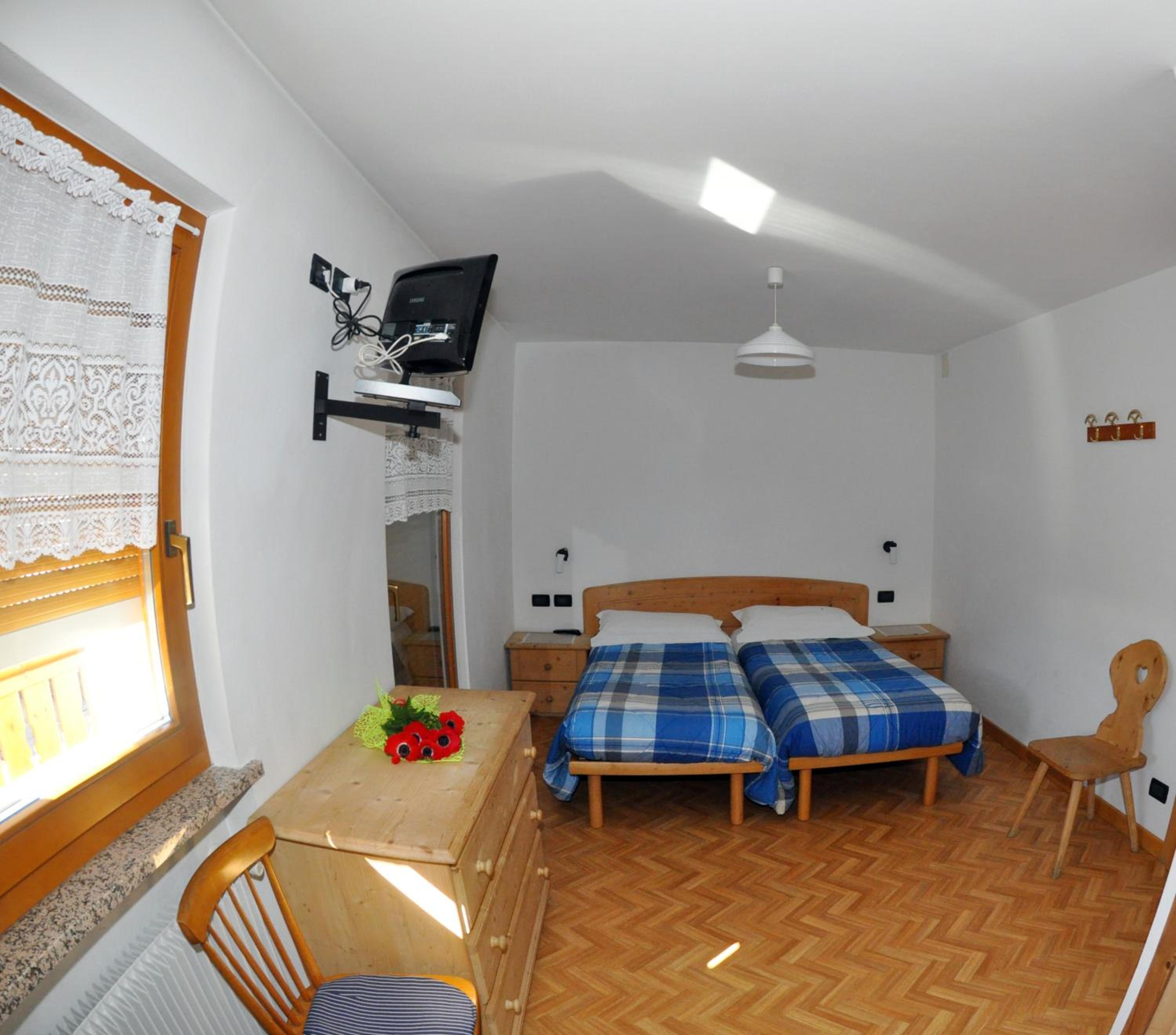 Double Room with Shared Bathroom - Annex photo 3