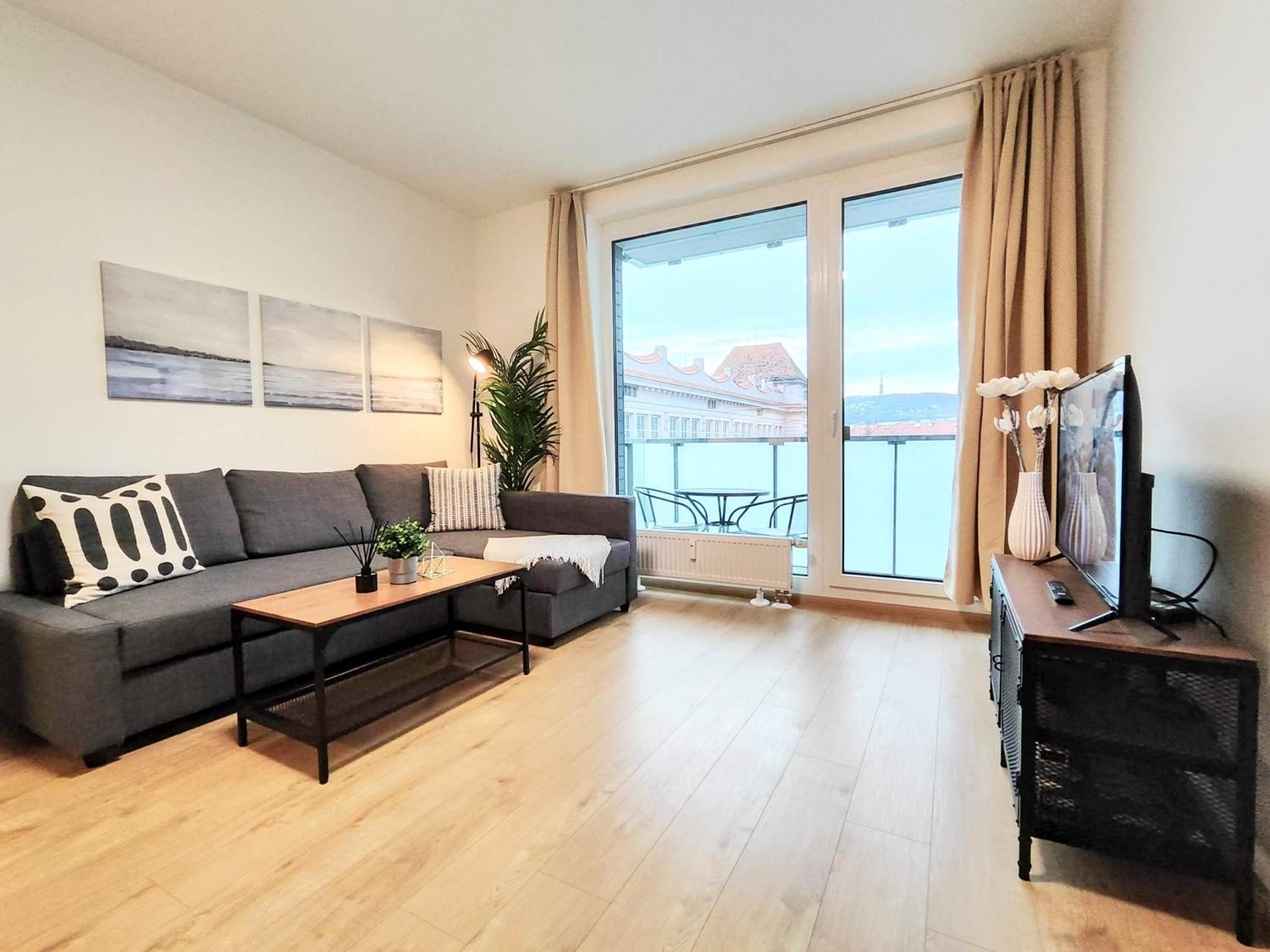 One-Bedroom Apartment photo 1