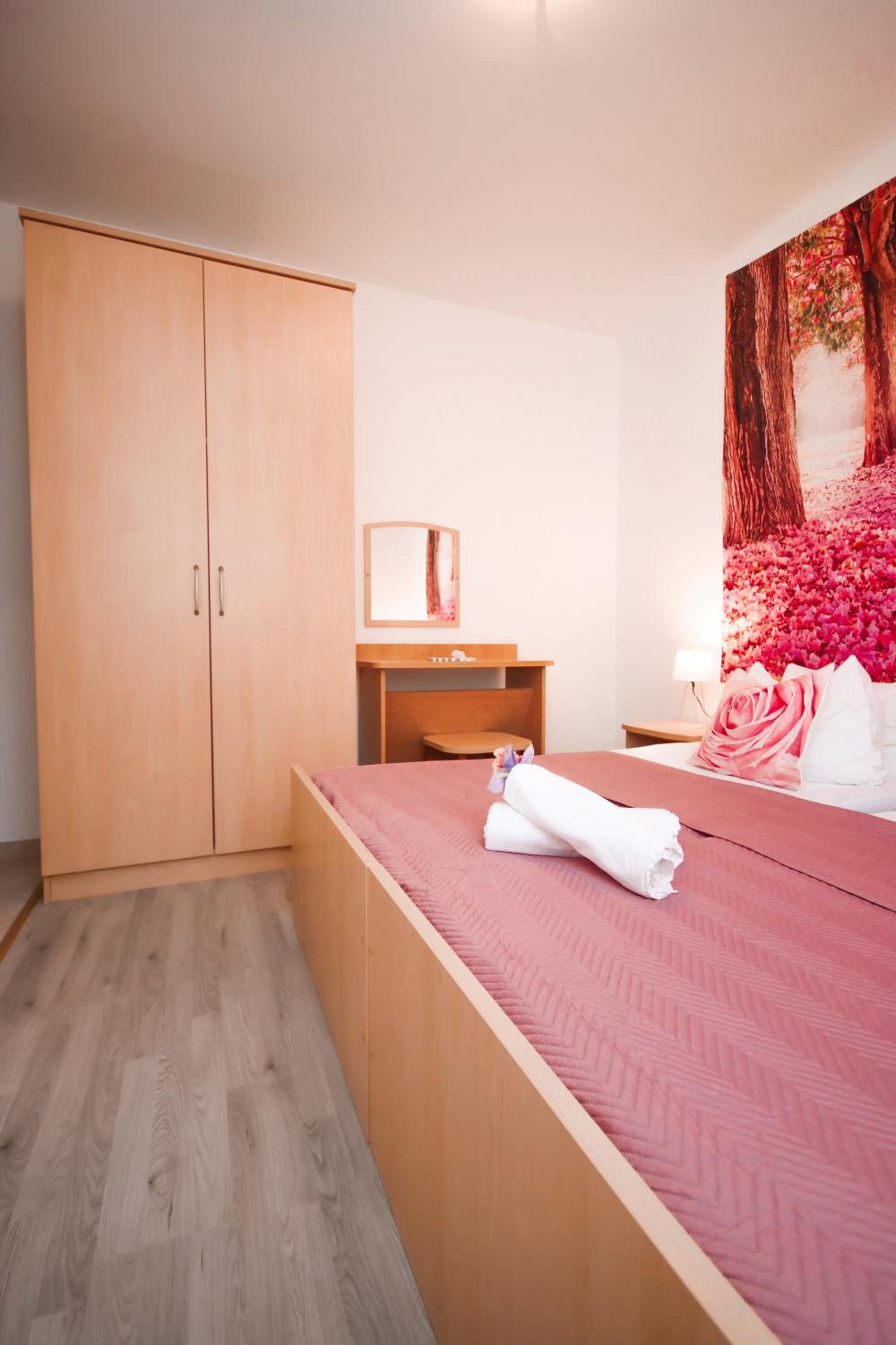 One-Bedroom Apartment - Photo 20