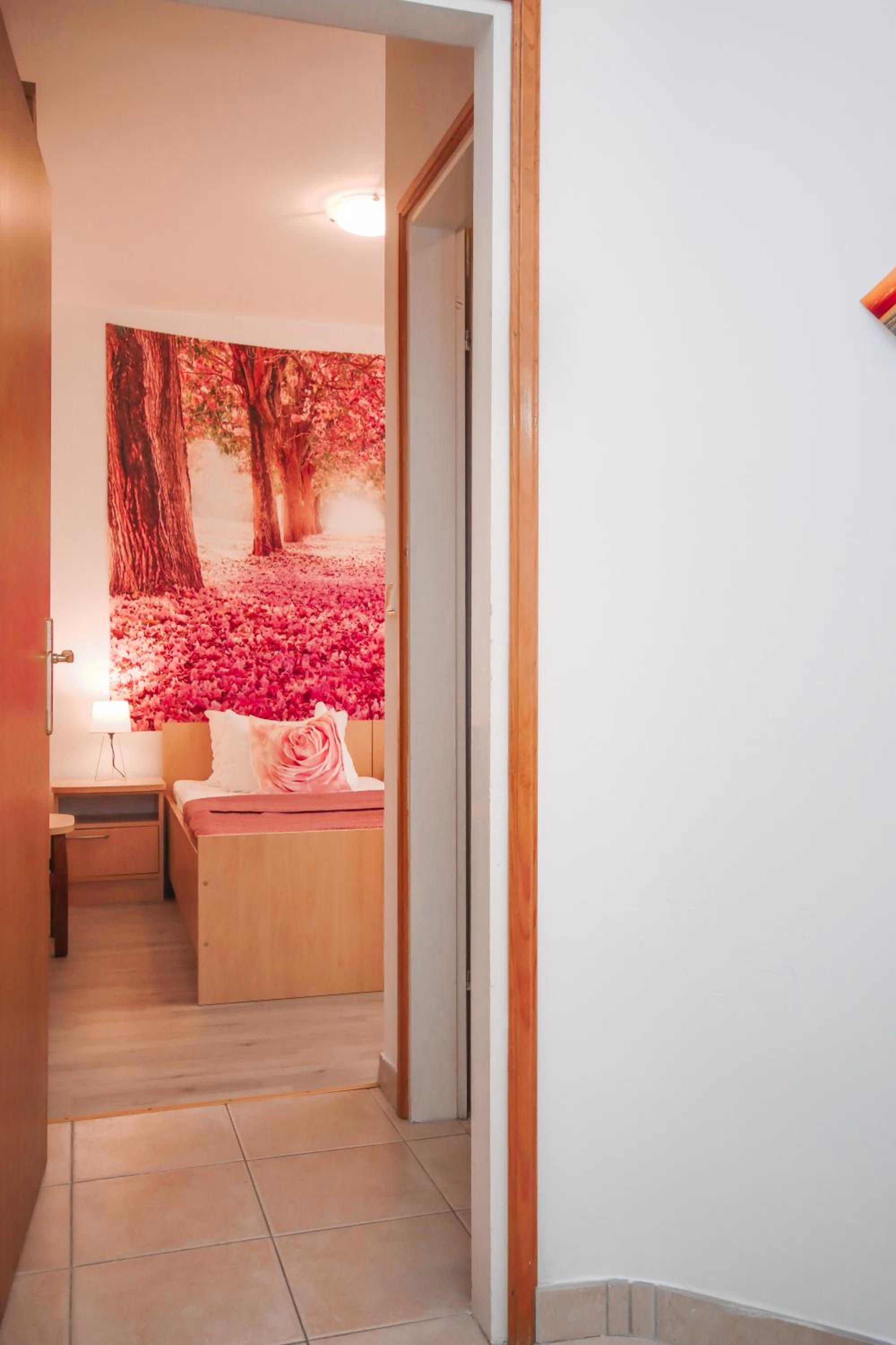One-Bedroom Apartment - Photo 3
