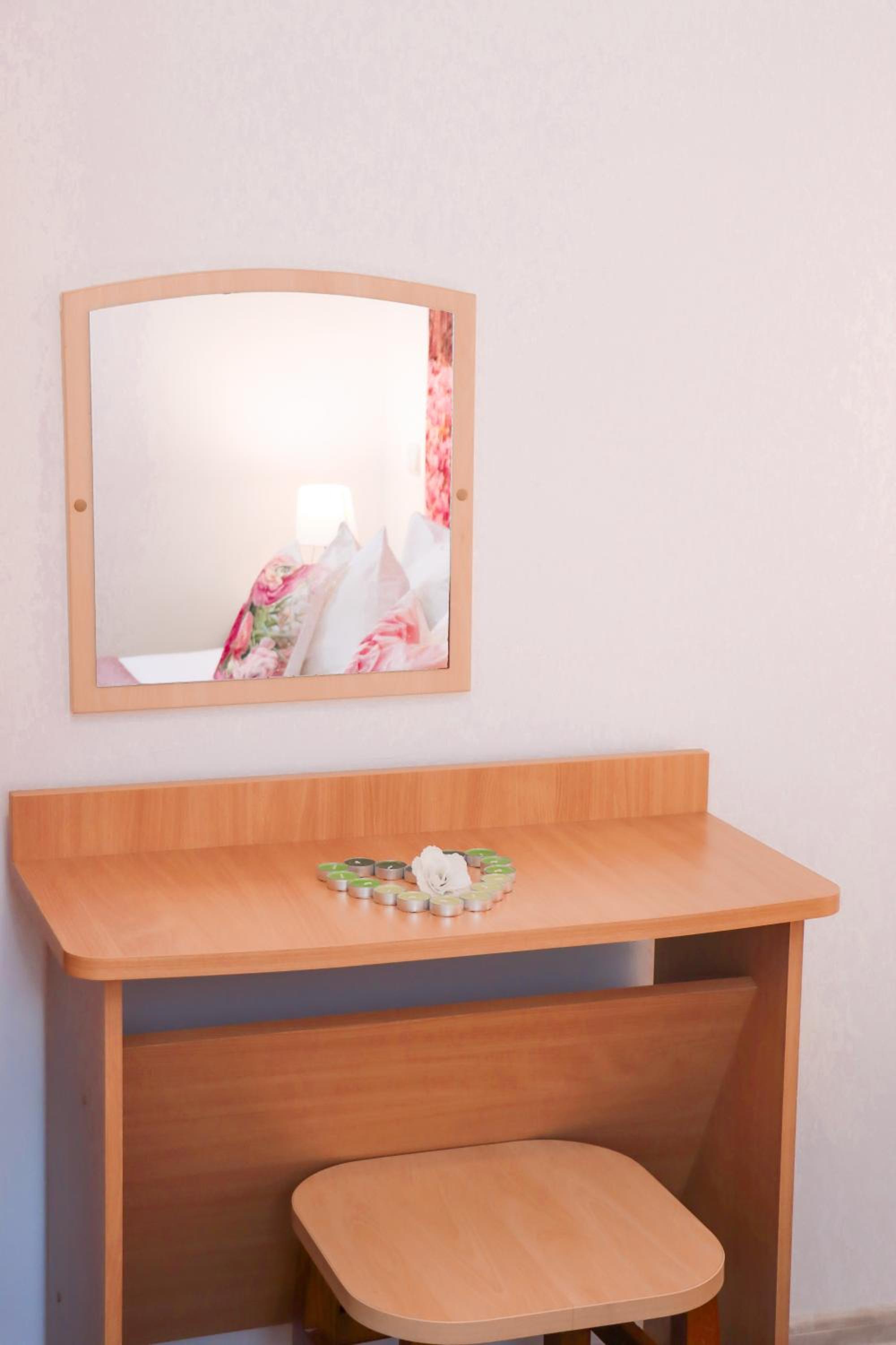 One-Bedroom Apartment - Photo 8