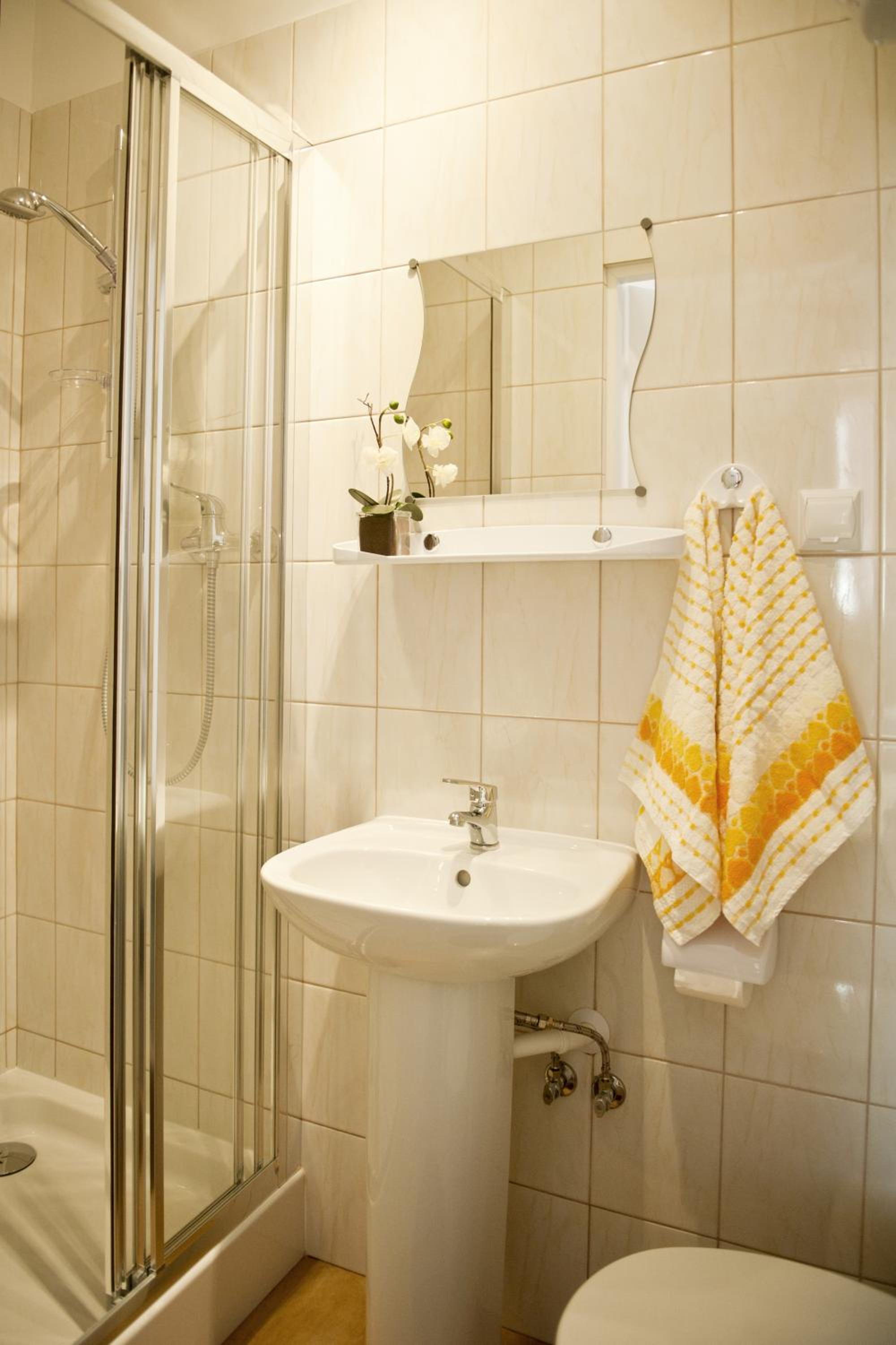 Double Room with Private Bathroom - Photo 4