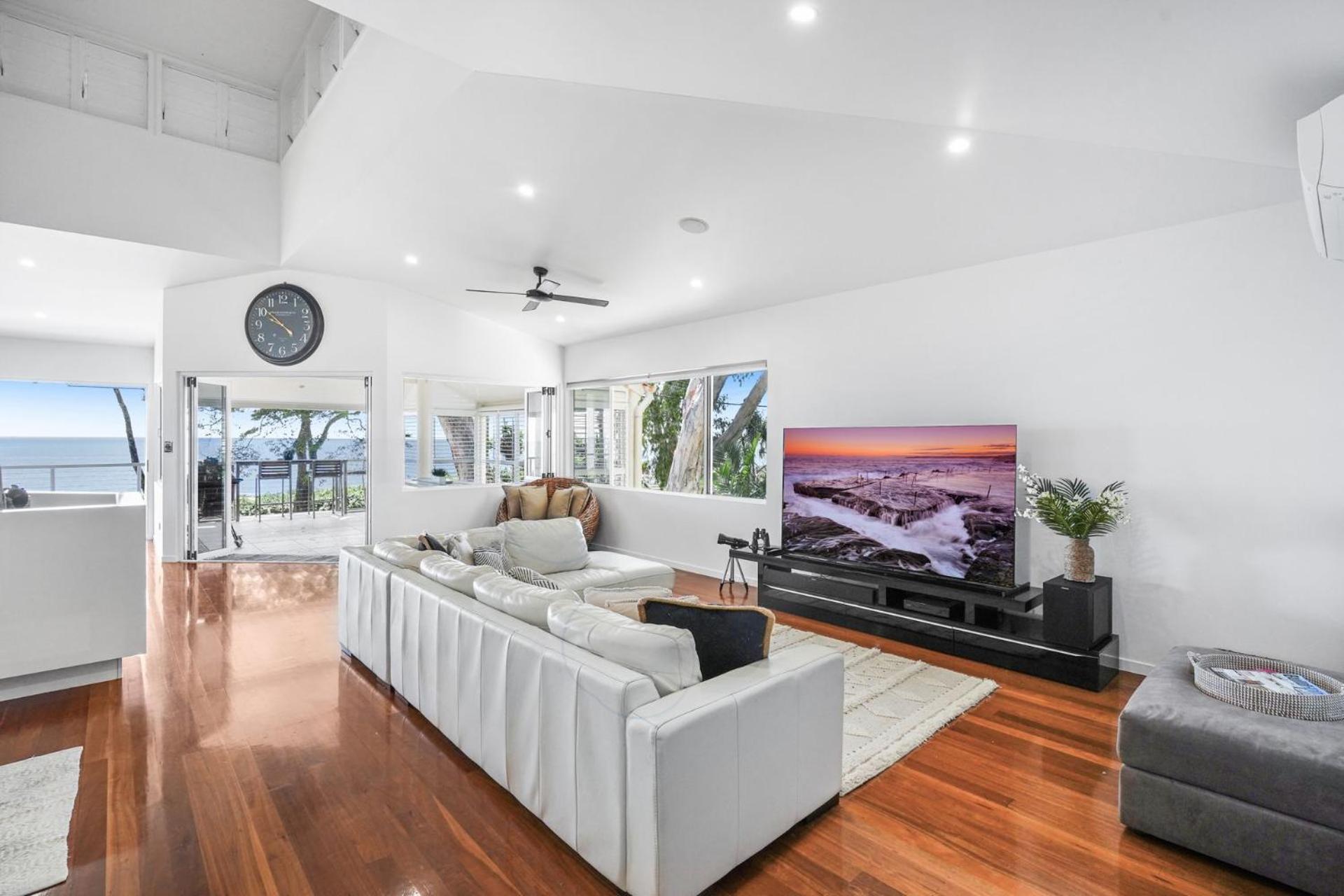 Five-Bedroom House photo 1