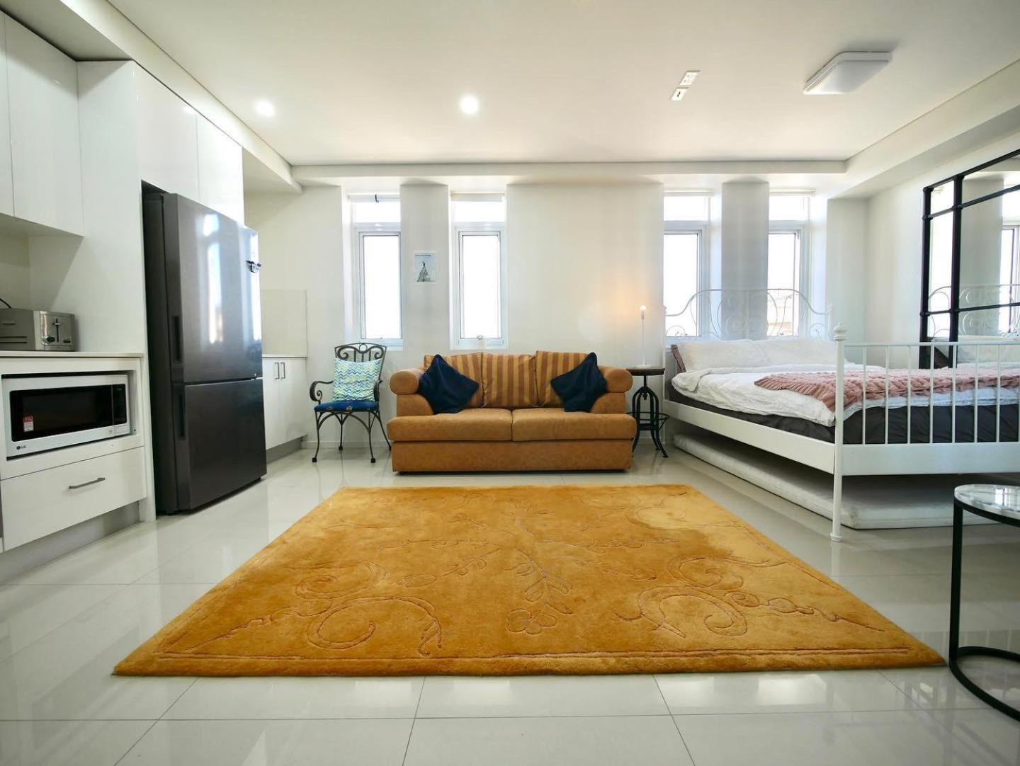 One-Bedroom Apartment photo 1