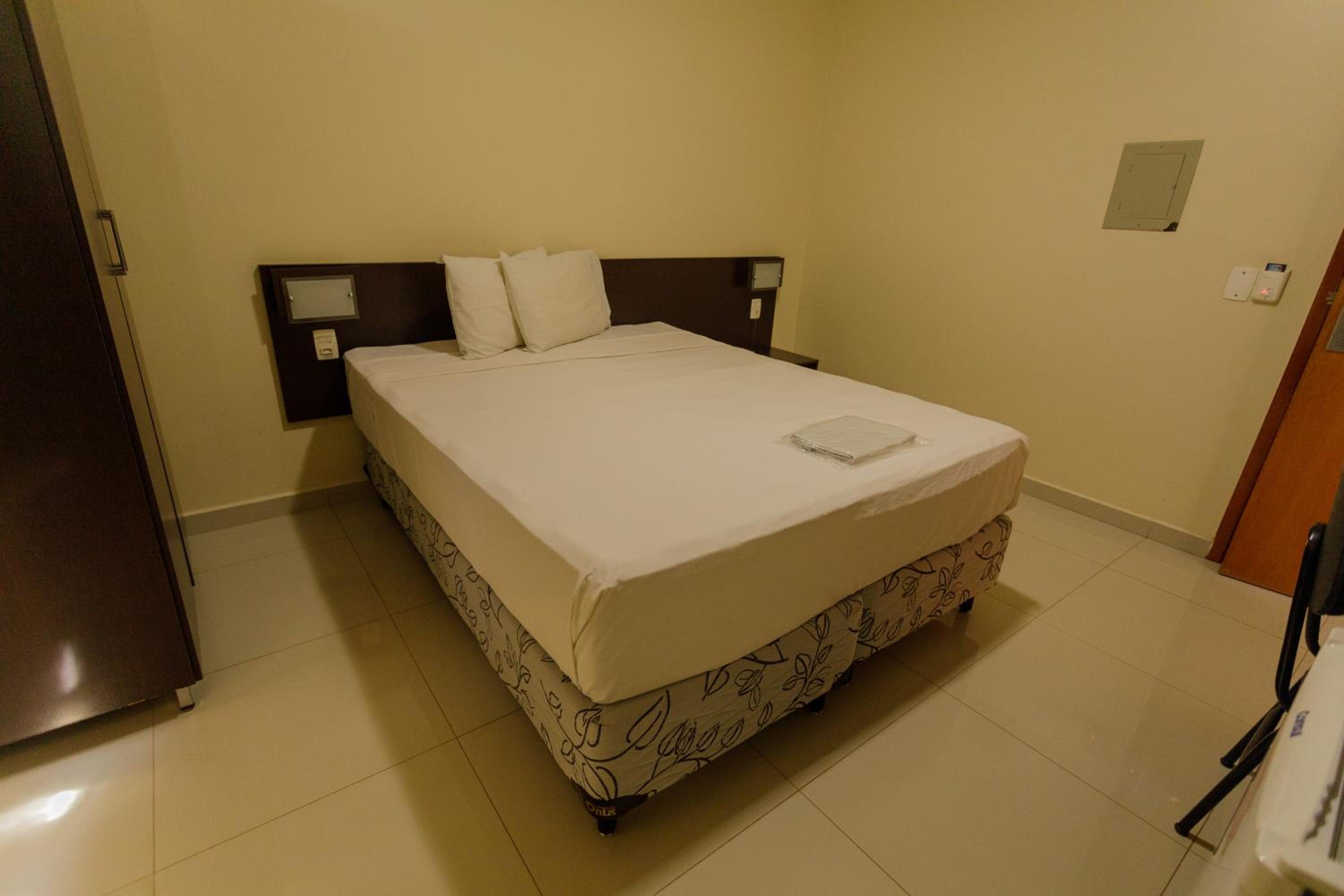 Standard Single Room - Photo 15