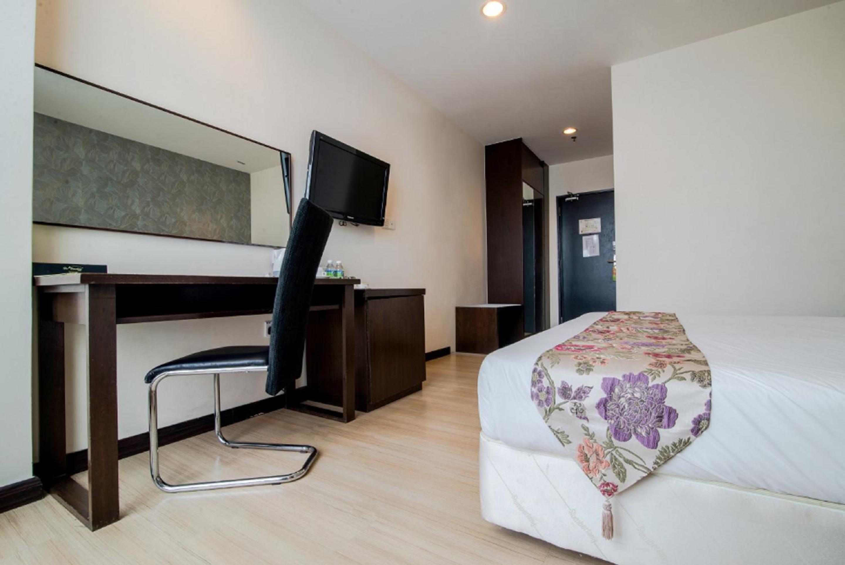 Superior King Room - Photo 3