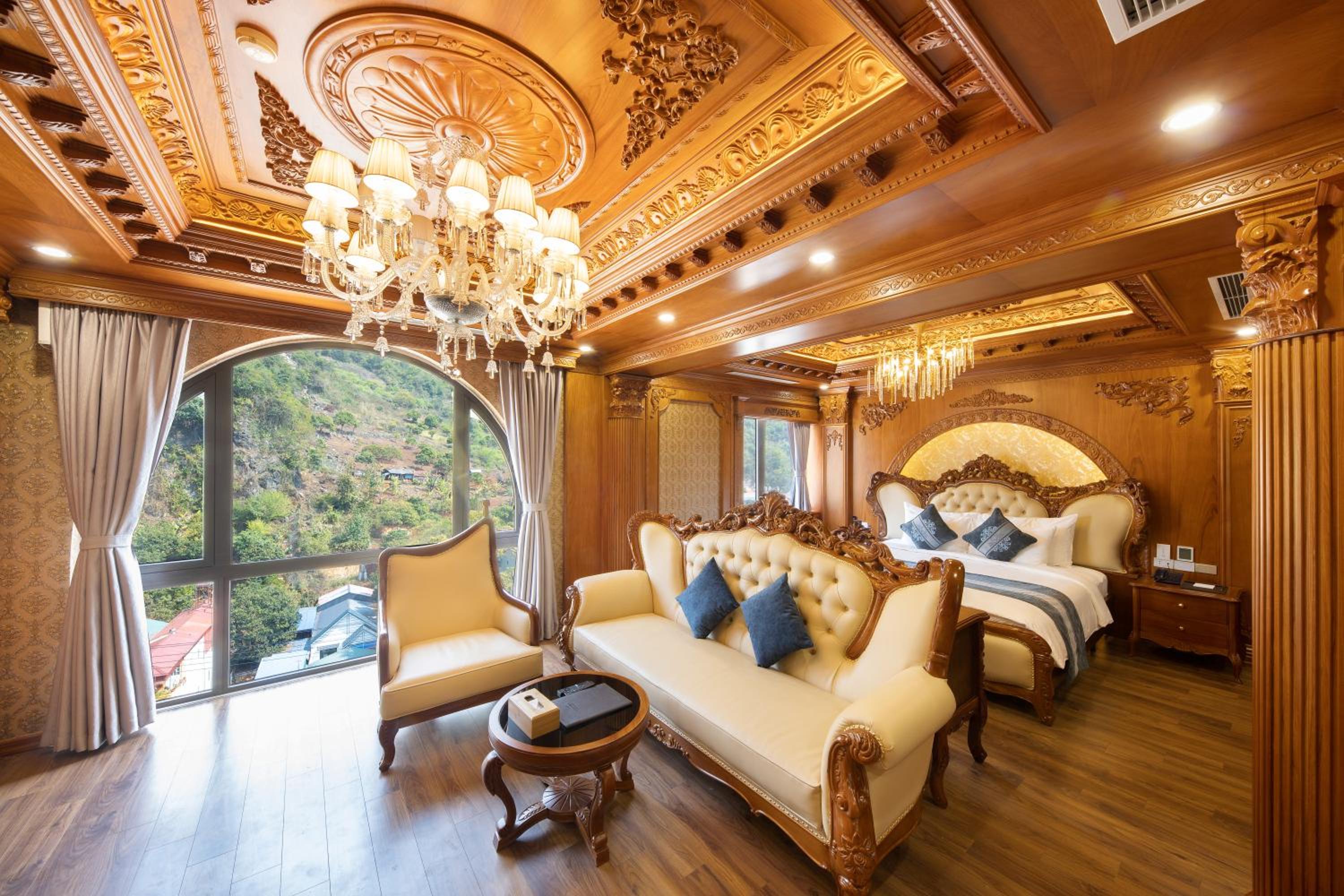Executive Suite - Photo 4