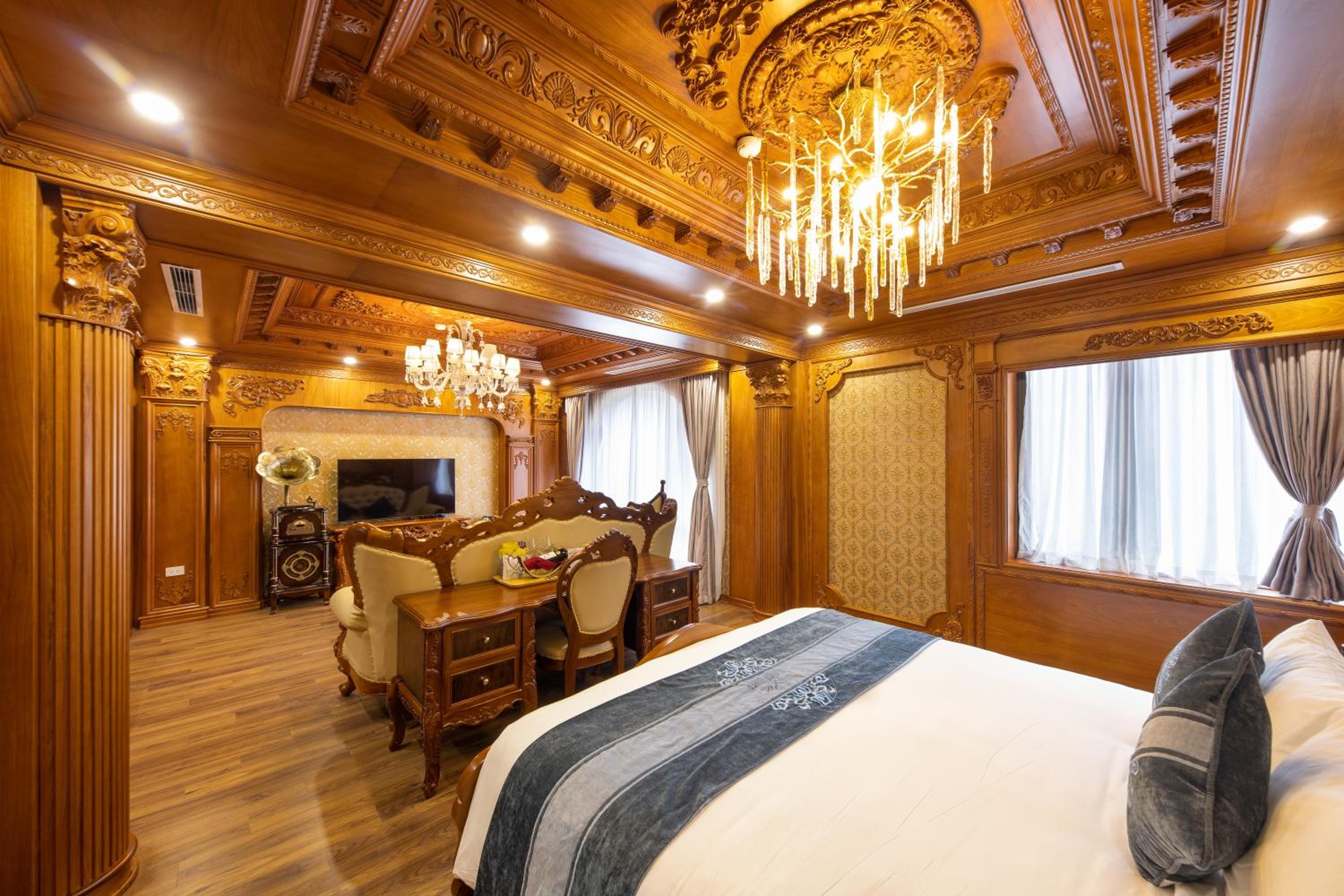 Executive Suite - Photo 5