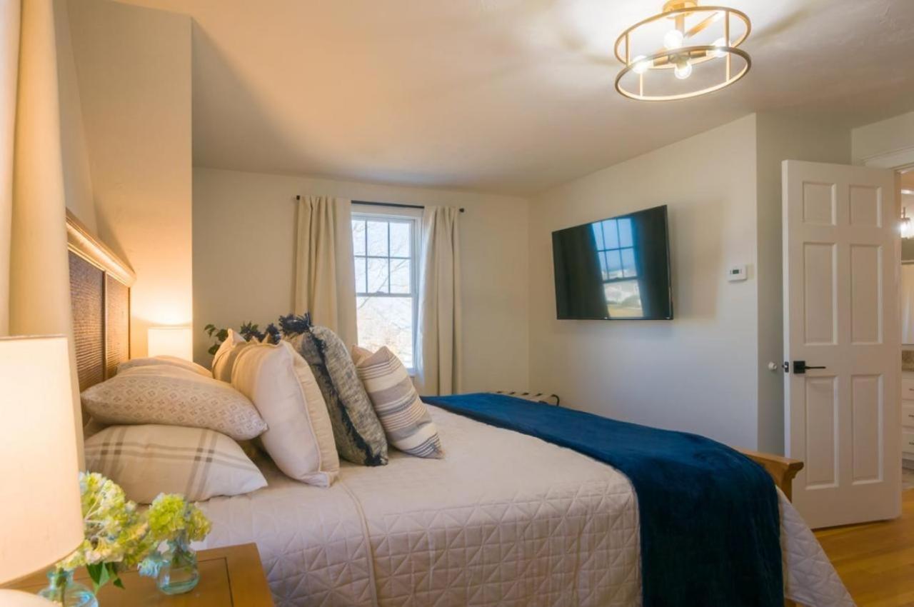 Three-Bedroom House photo 2