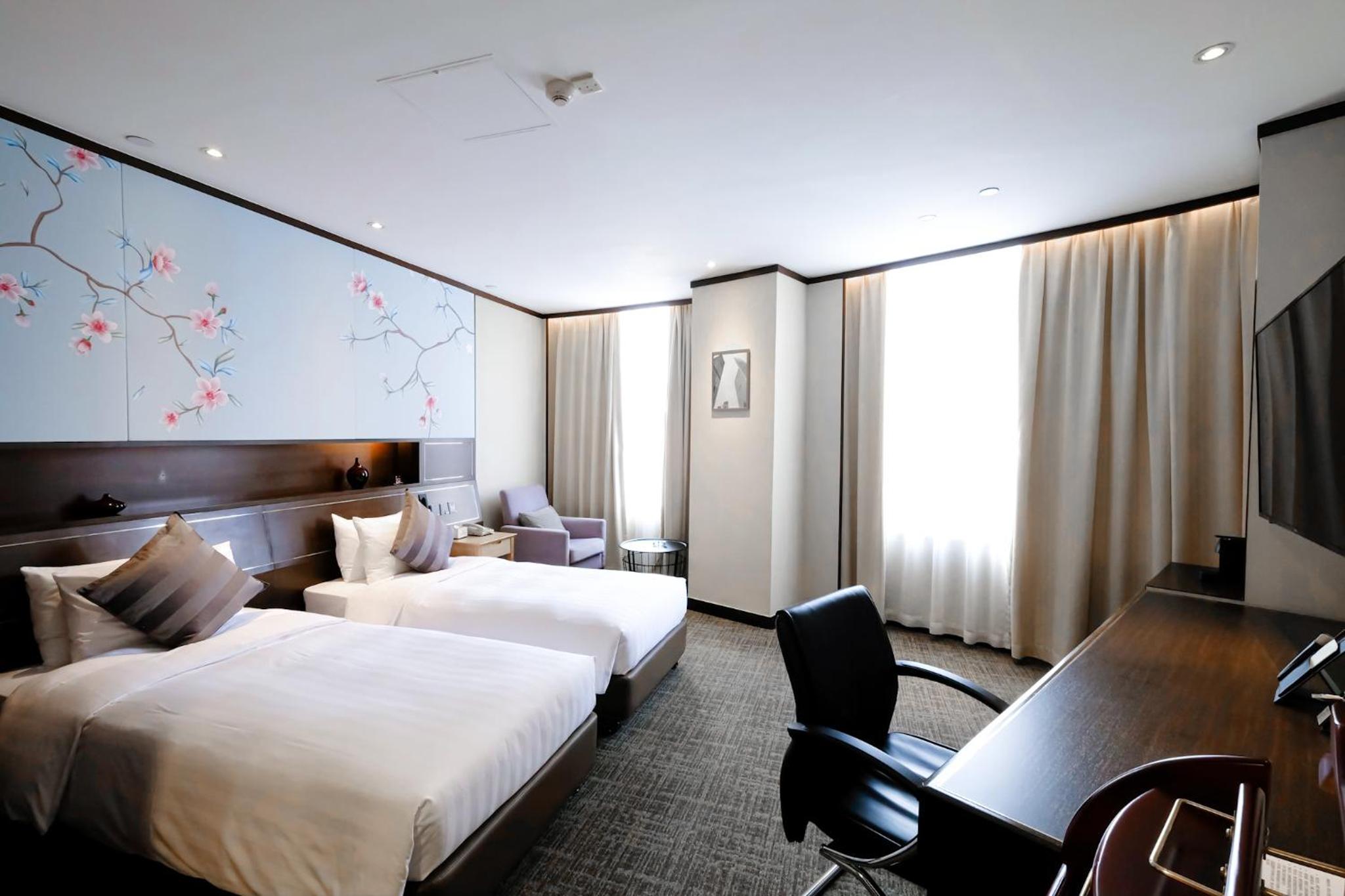 Pacific Executive Twin Room photo 2
