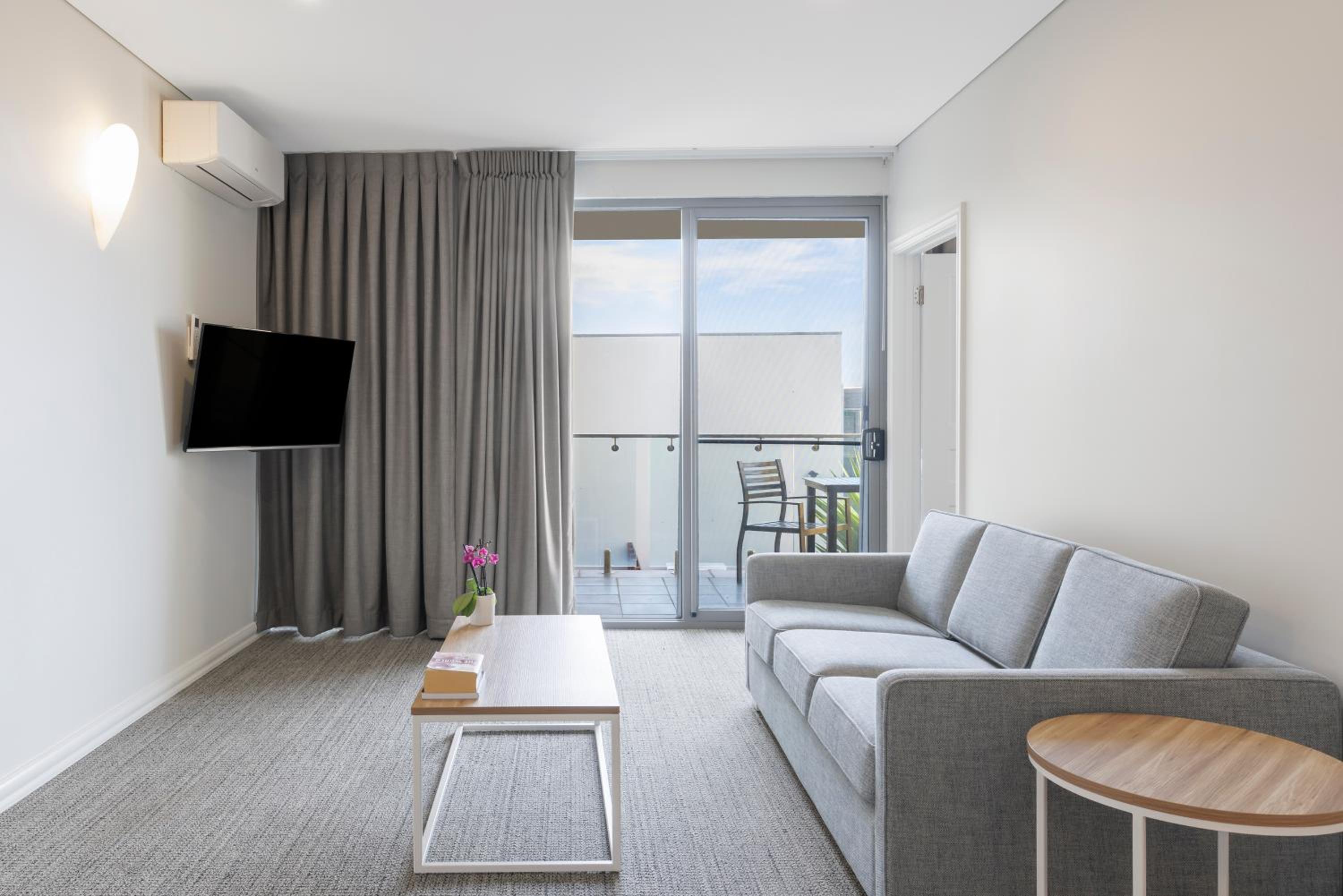 One-Bedroom Apartment - Photo 6