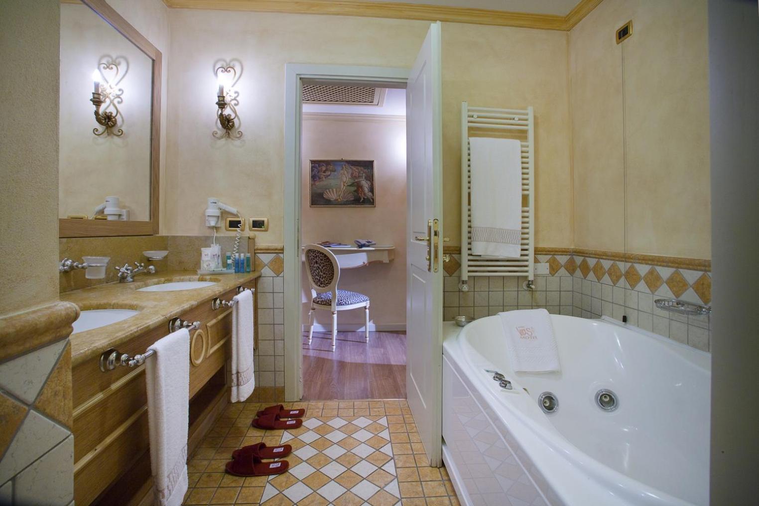 Senior Suite - Photo 6