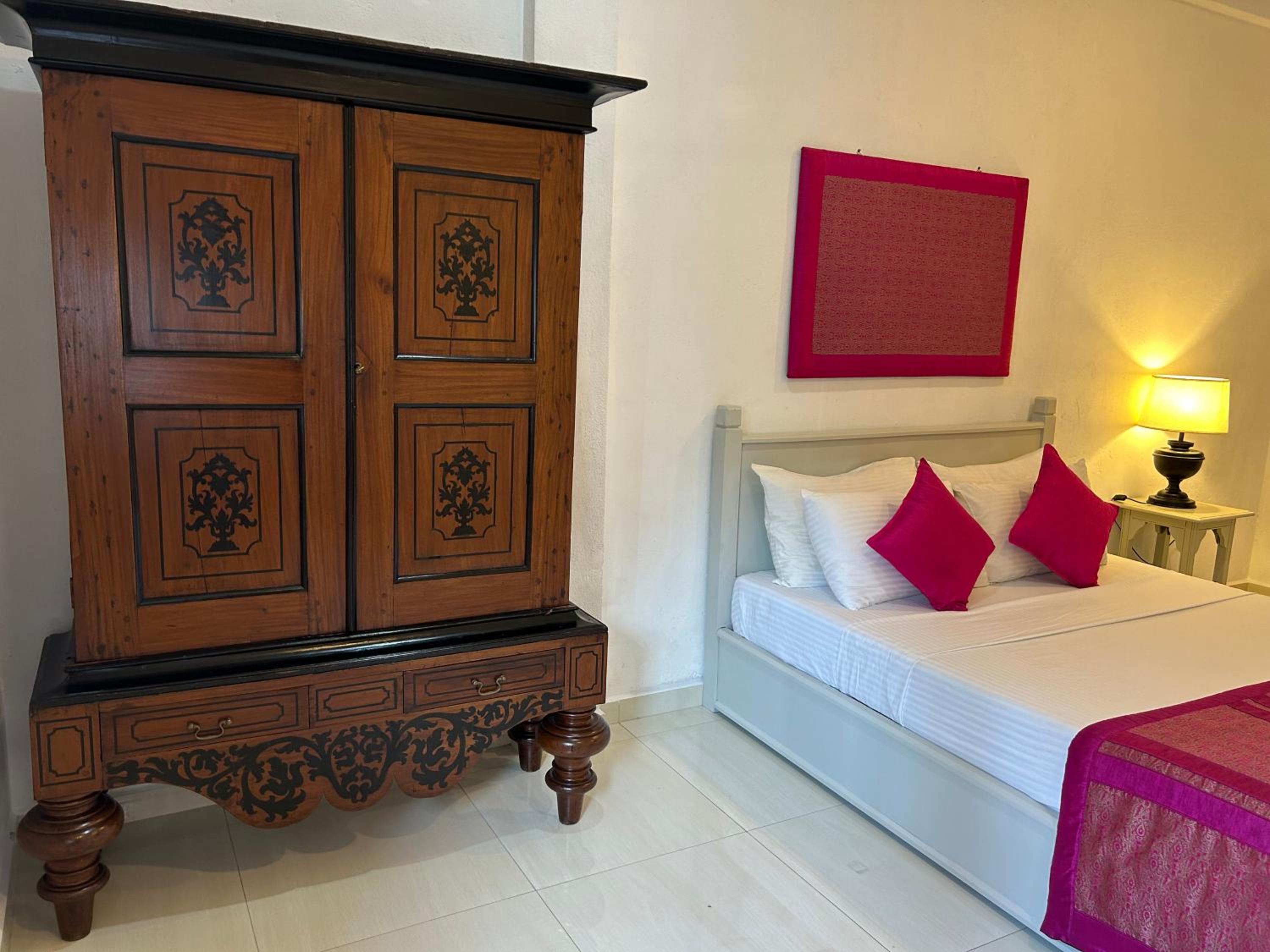 Queen Room with Balcony photo 2