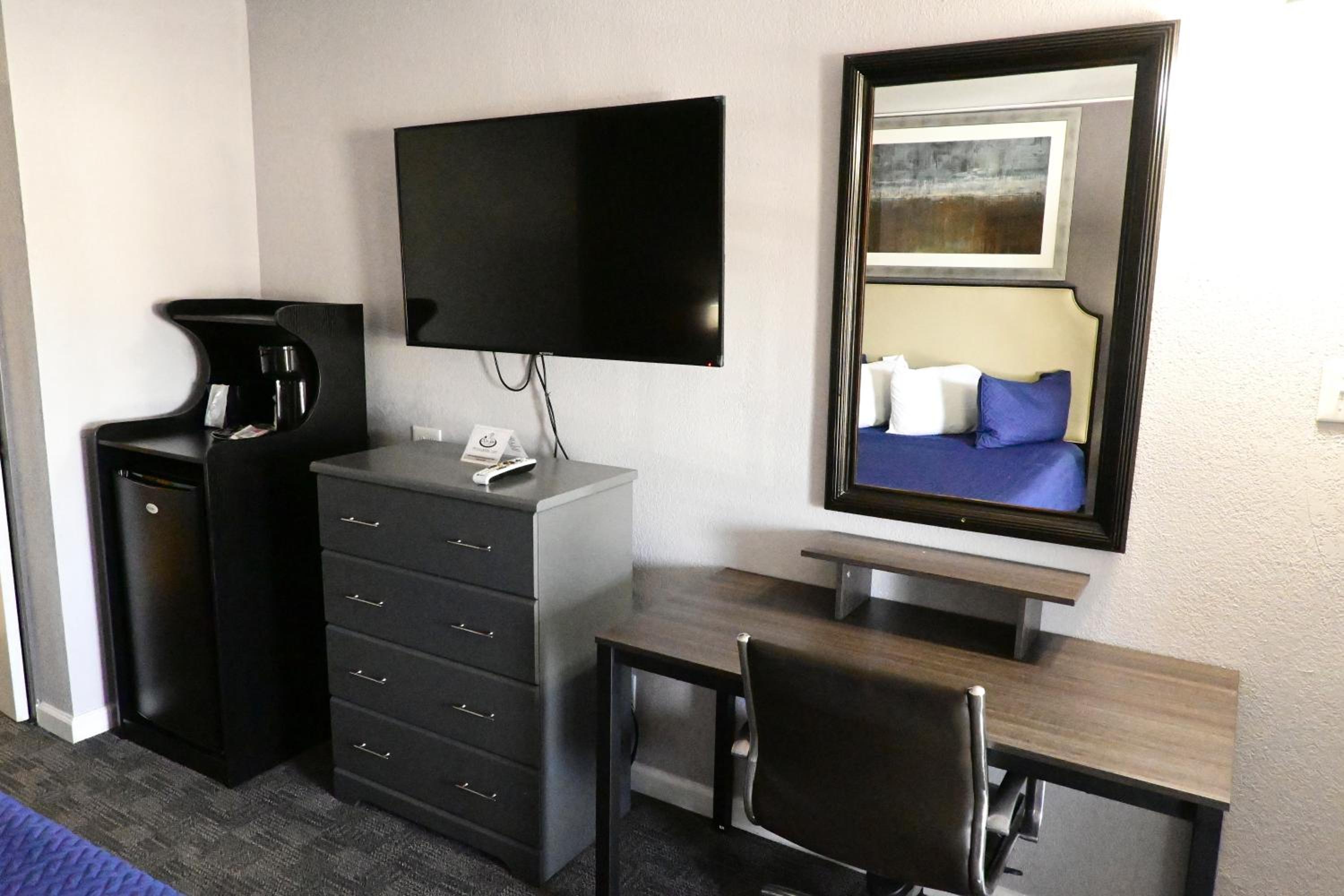Deluxe King Room - Photo 4