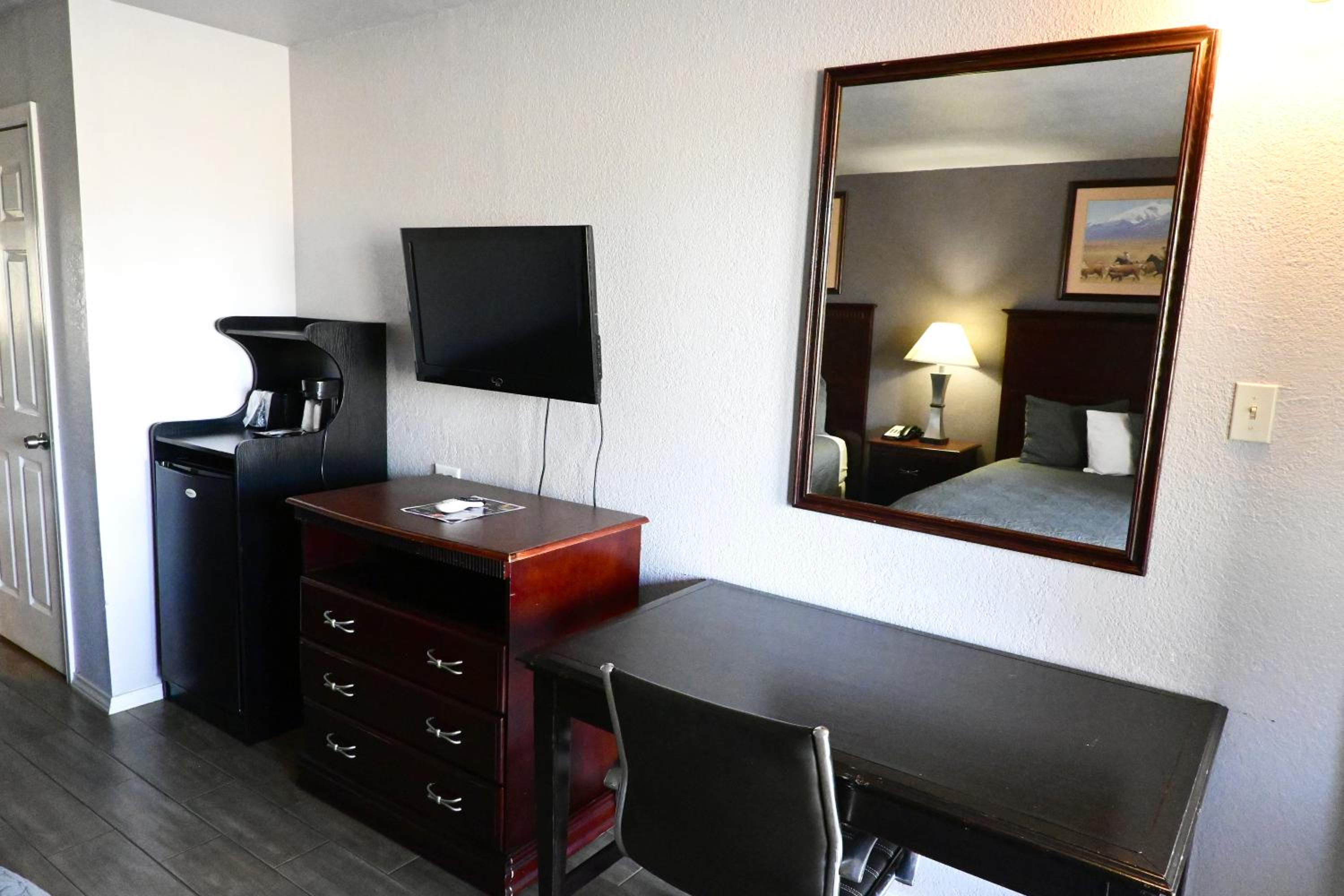Supreme Queen Room with Two Queen Beds - Photo 2