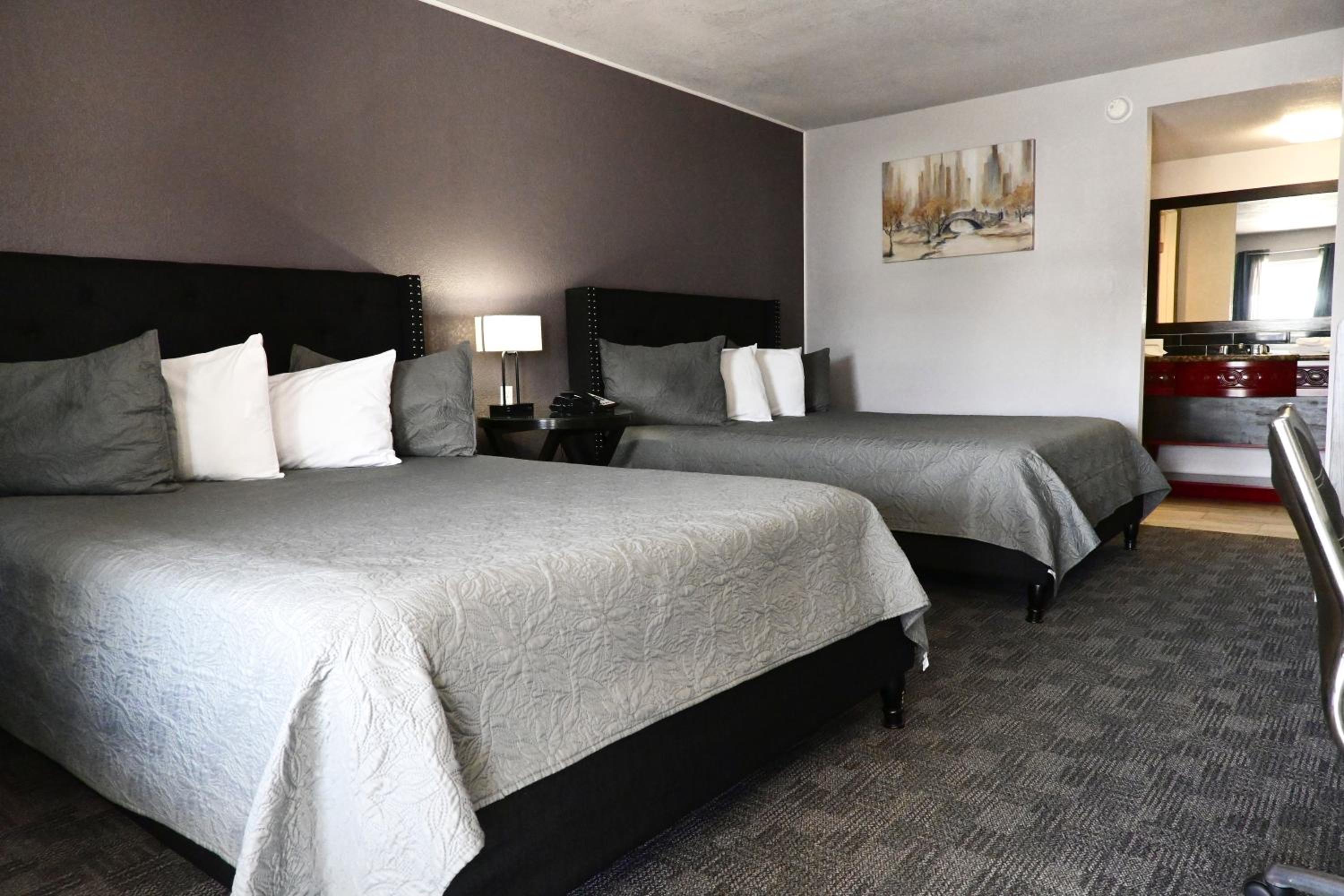 Premium 2 Queen Beds - Photo 7