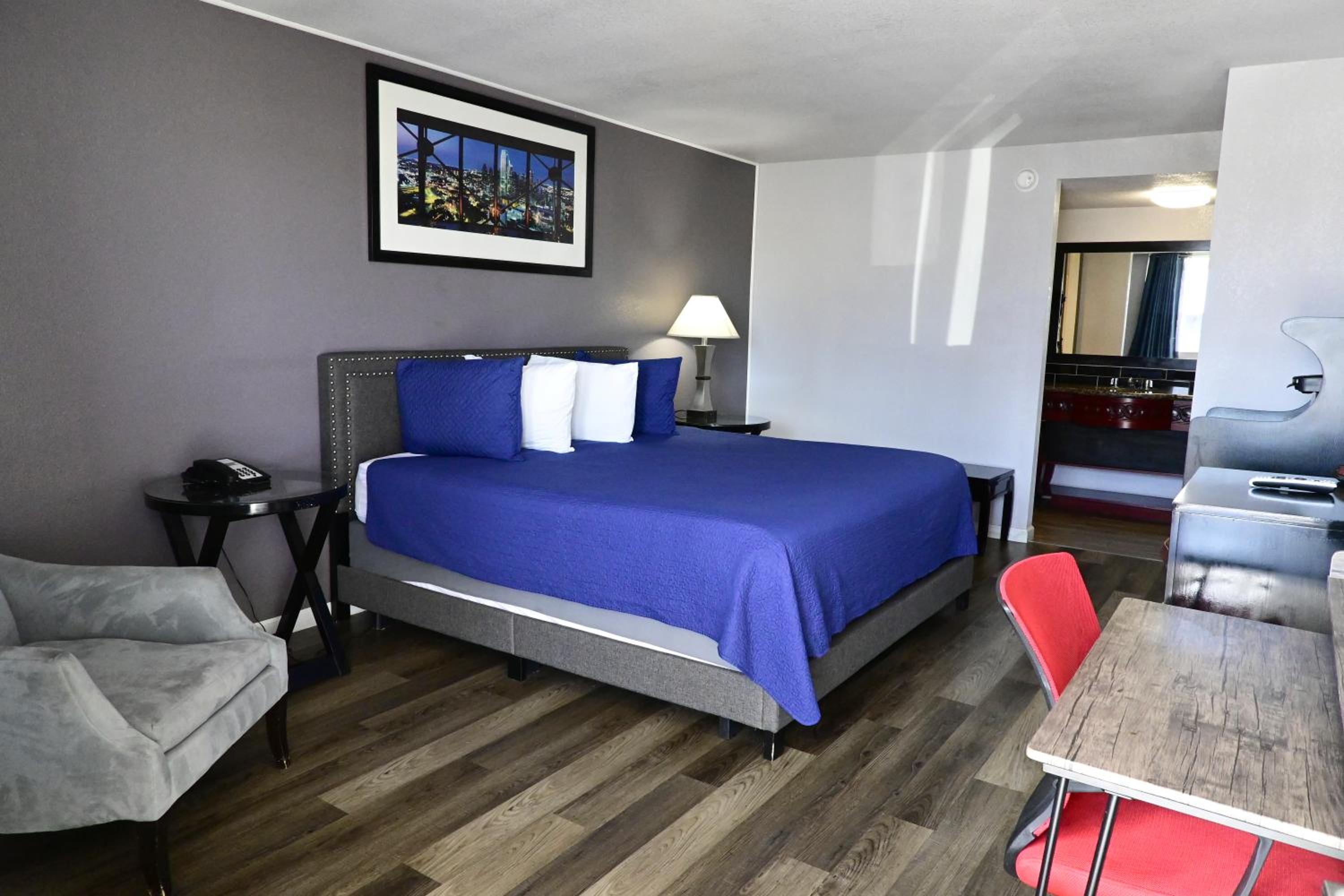 Deluxe King Room - Photo 5
