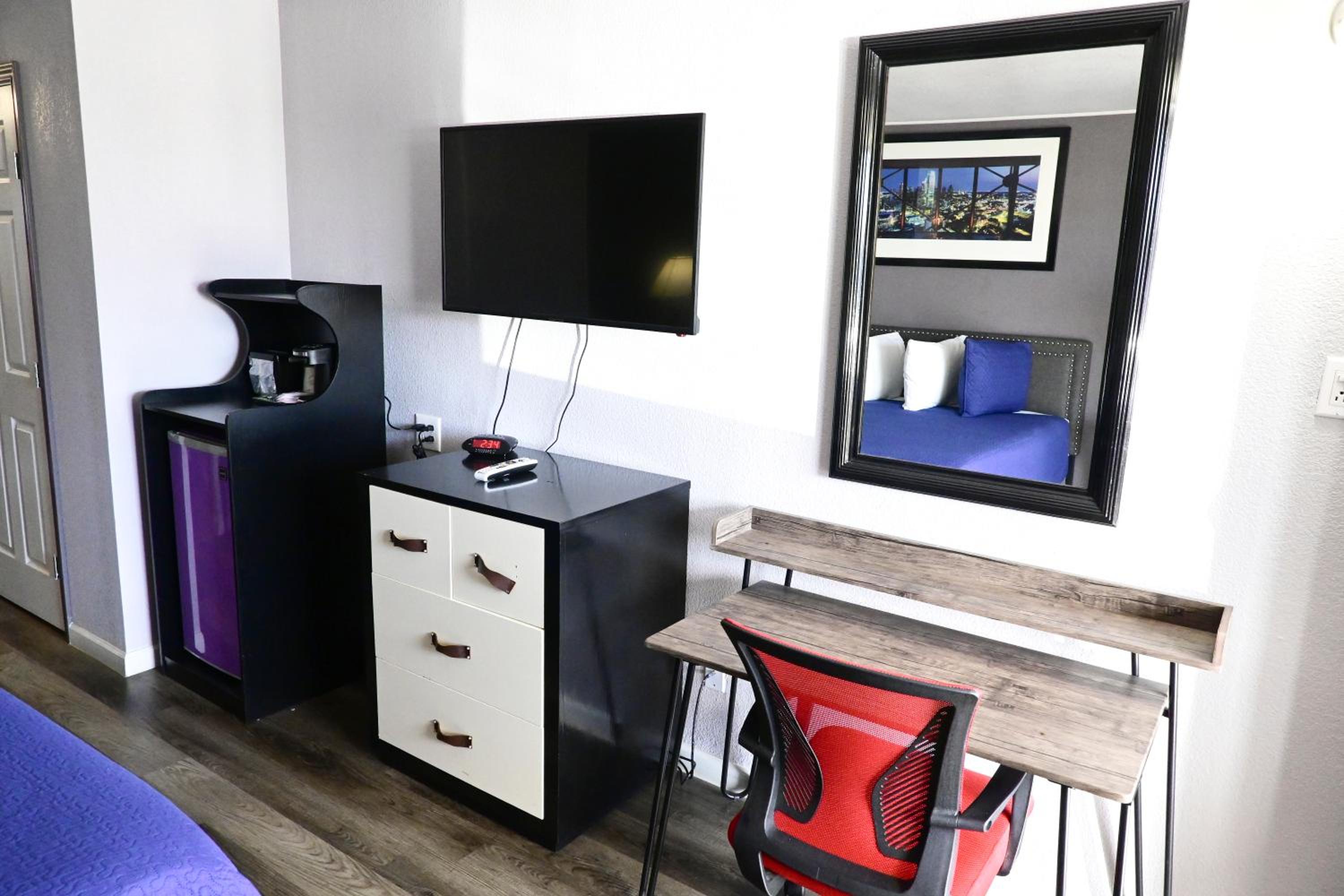 Premium King Suite - Photo 5