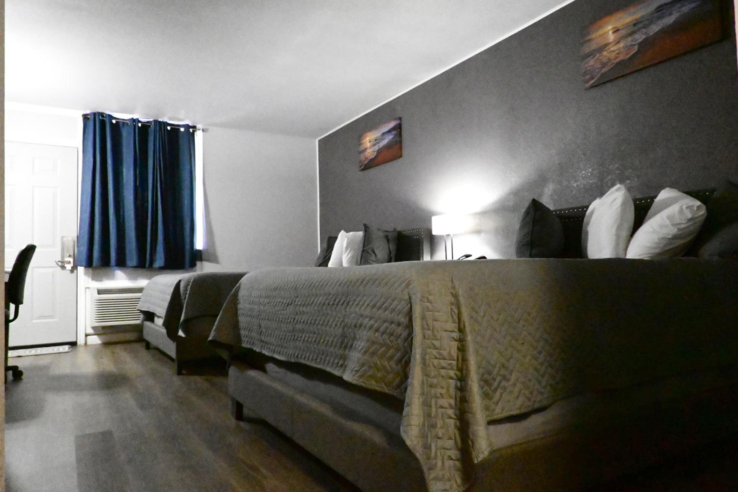 Premium 2 Queen Beds - Photo 5