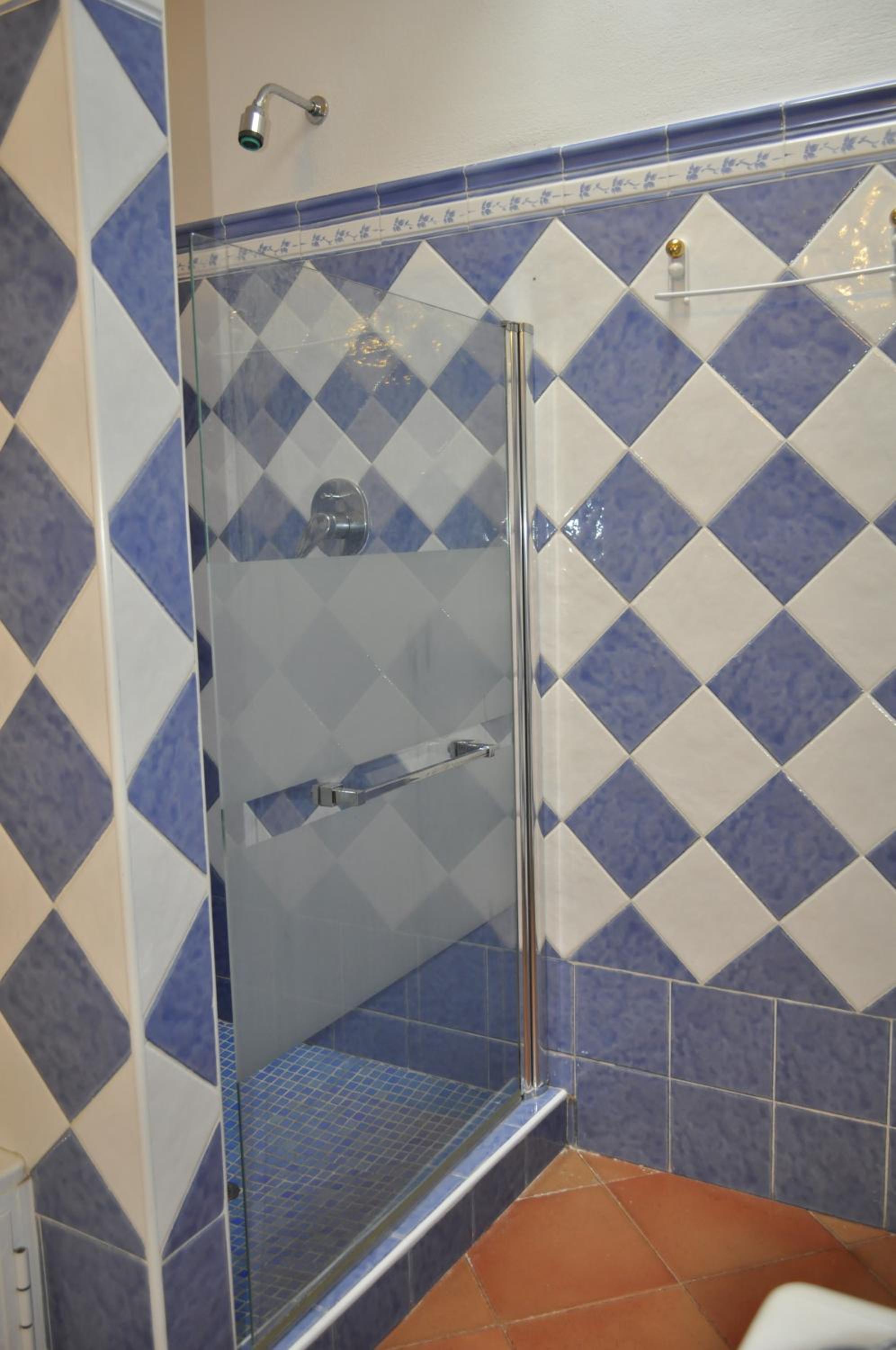 Two-Bedroom Apartment - Photo 11
