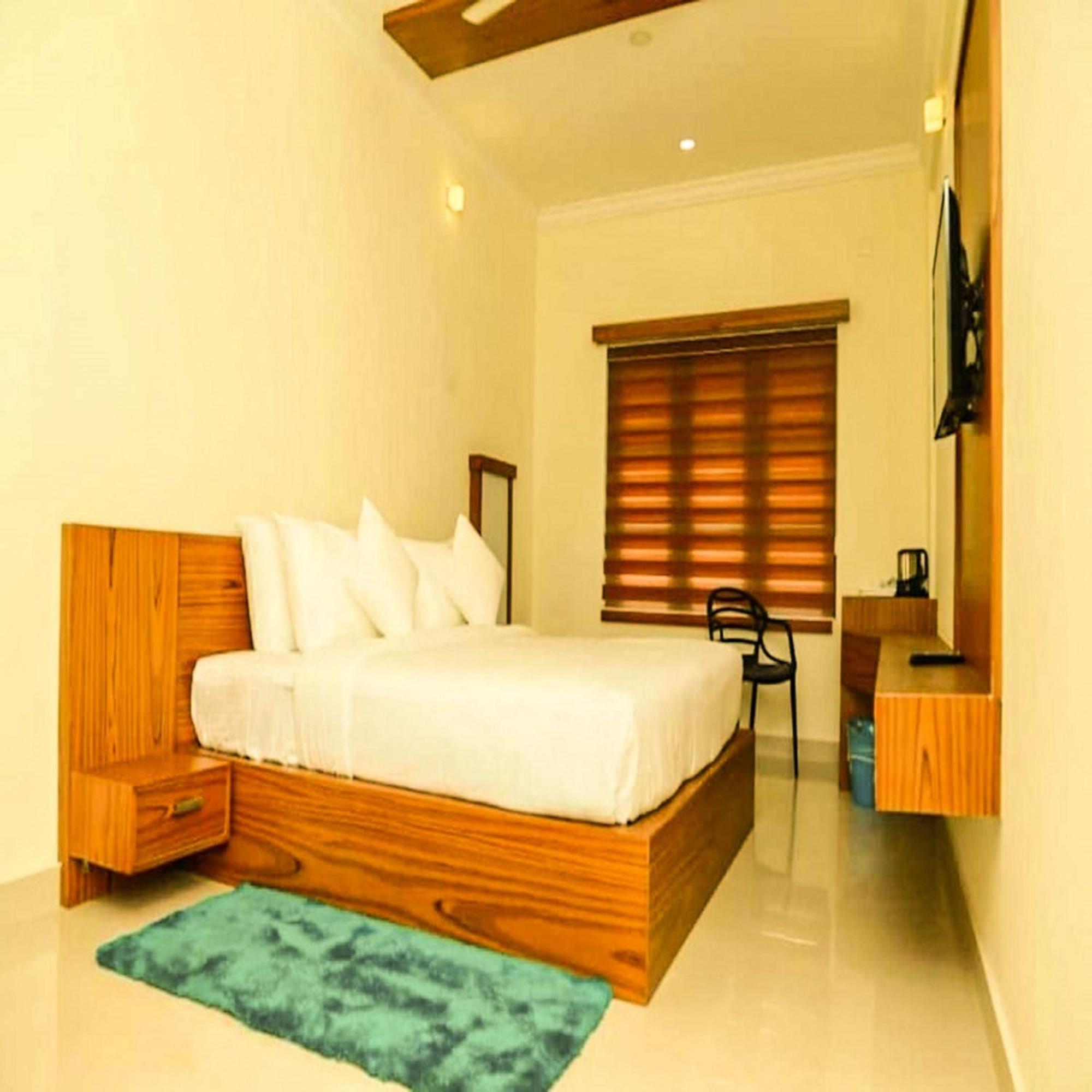 Budget Double Room photo 3