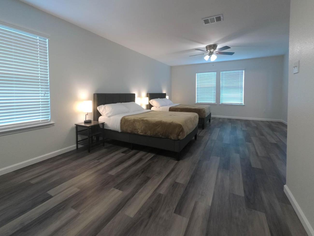 Three-Bedroom House photo 3