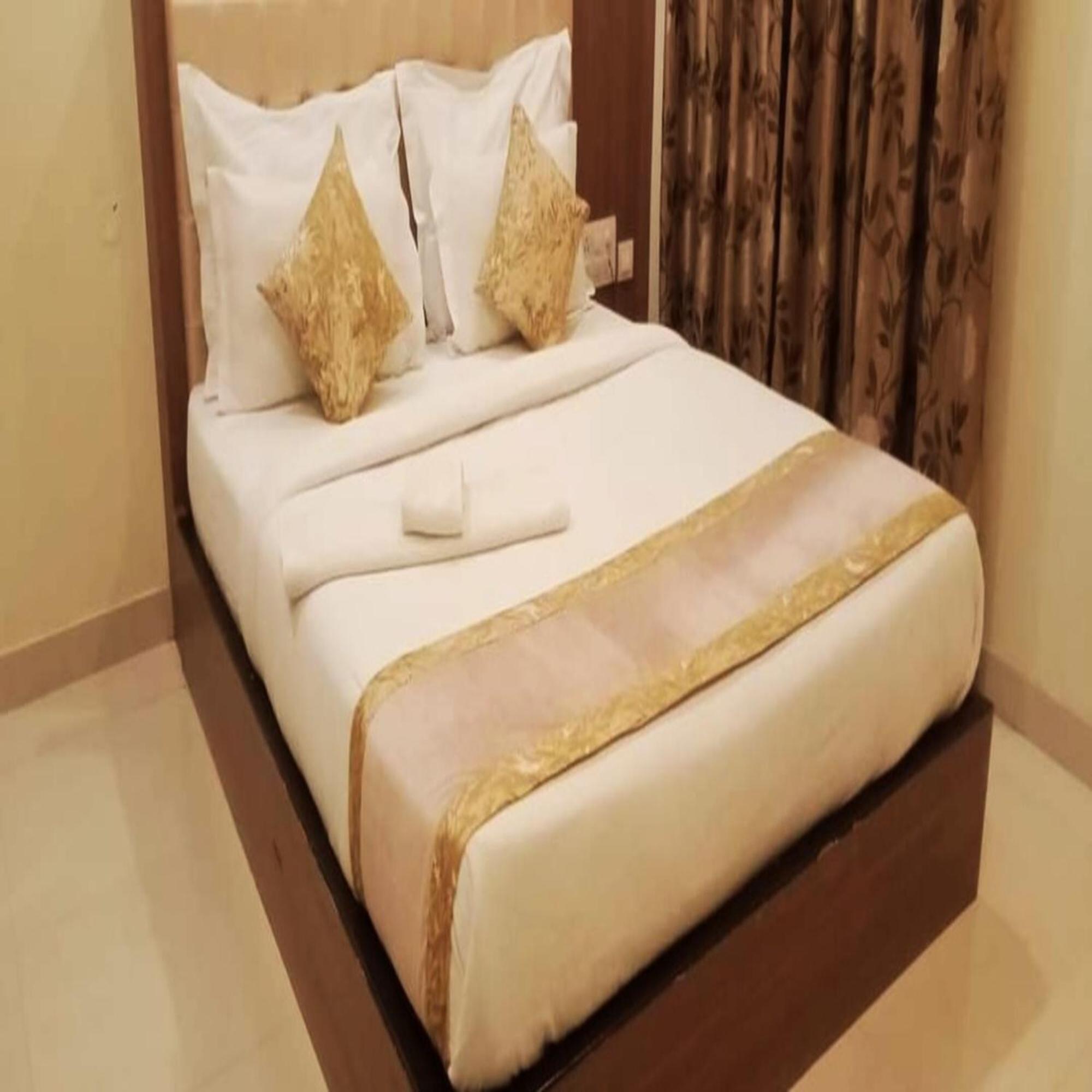 Deluxe Queen Room