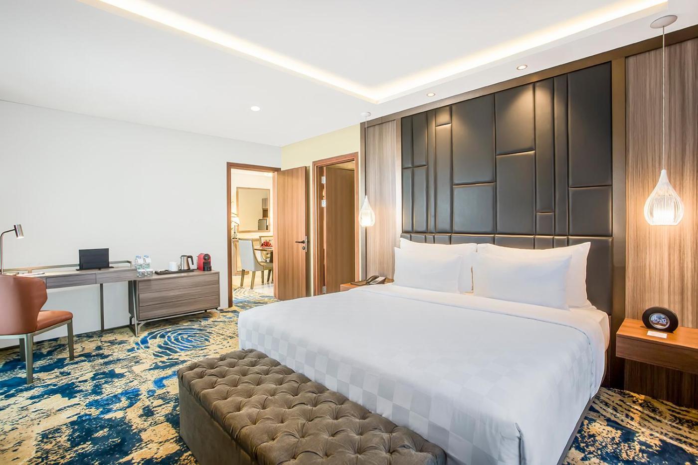 Executive Suite - Photo 5