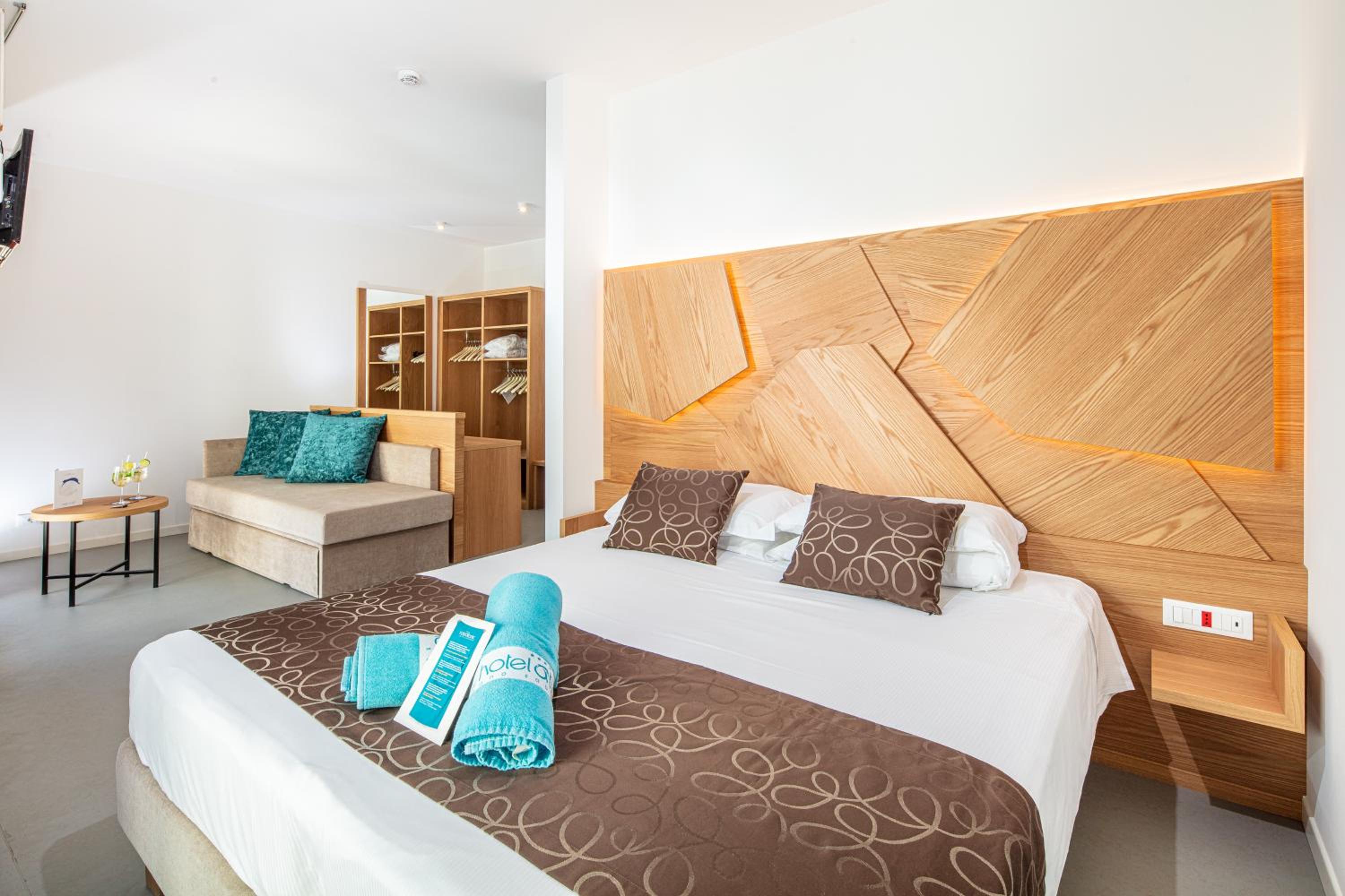 Family Room - Photo 4