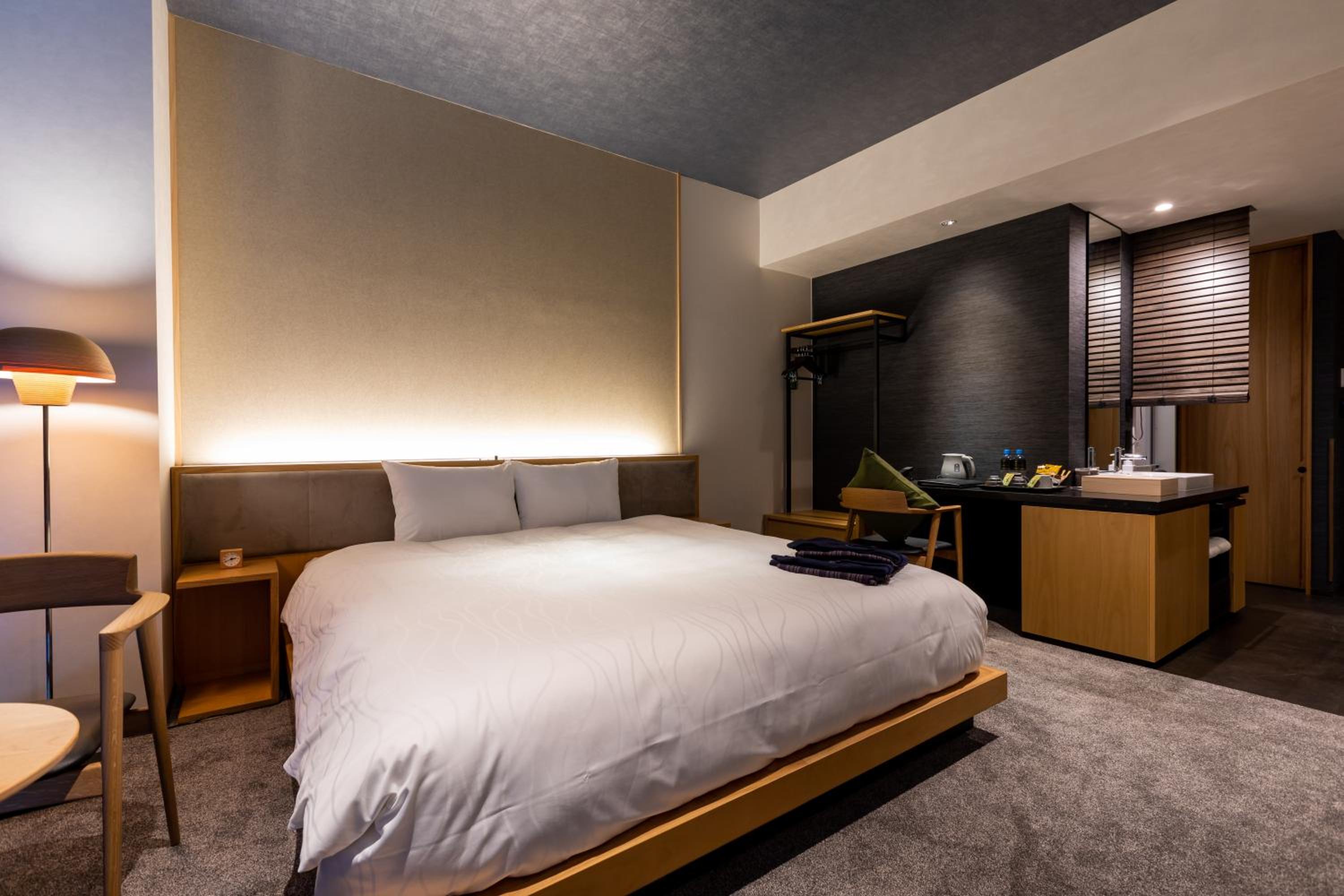 Superior King Room - Photo 3
