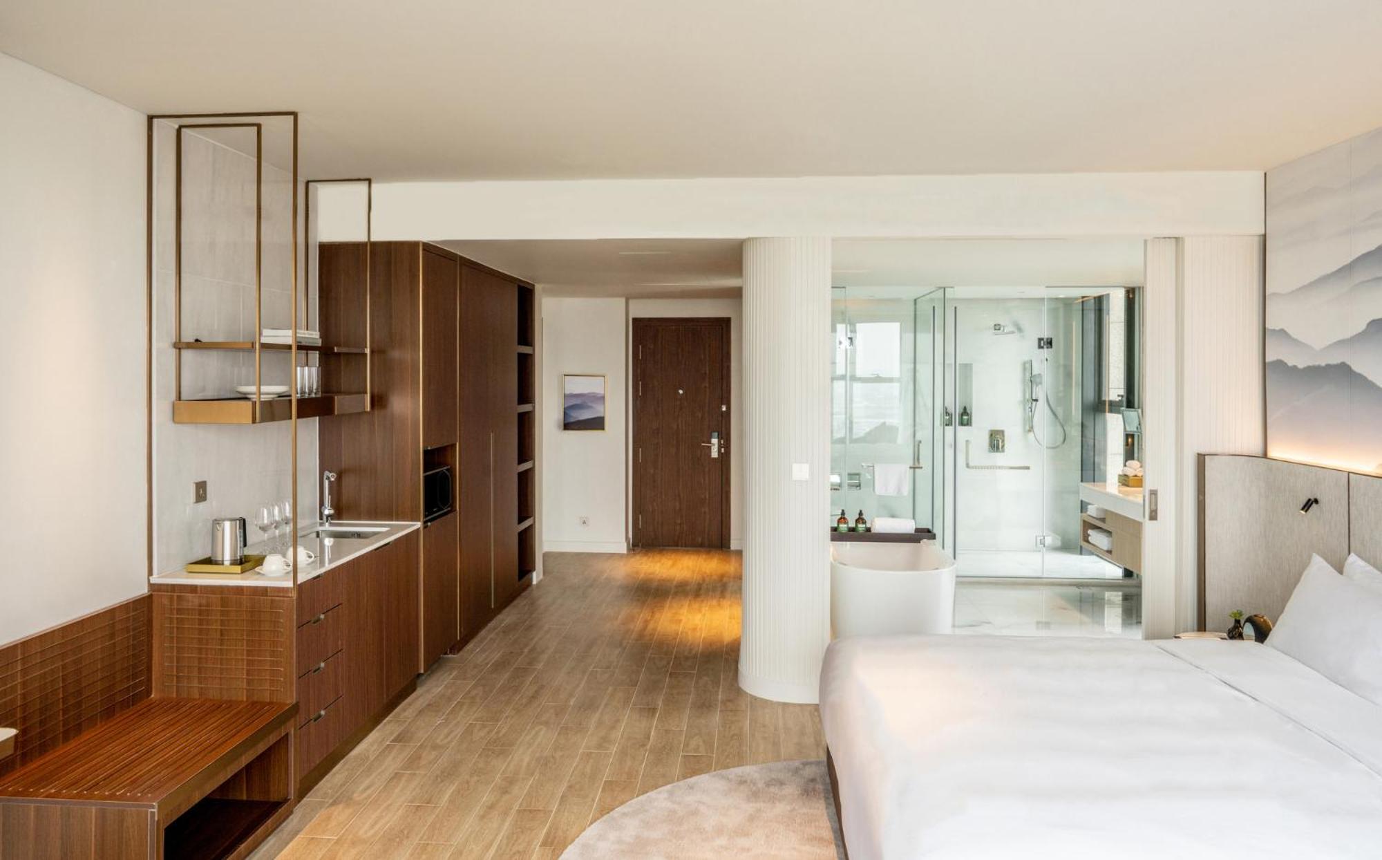 Premium King Residence with Mountain View - Photo 2