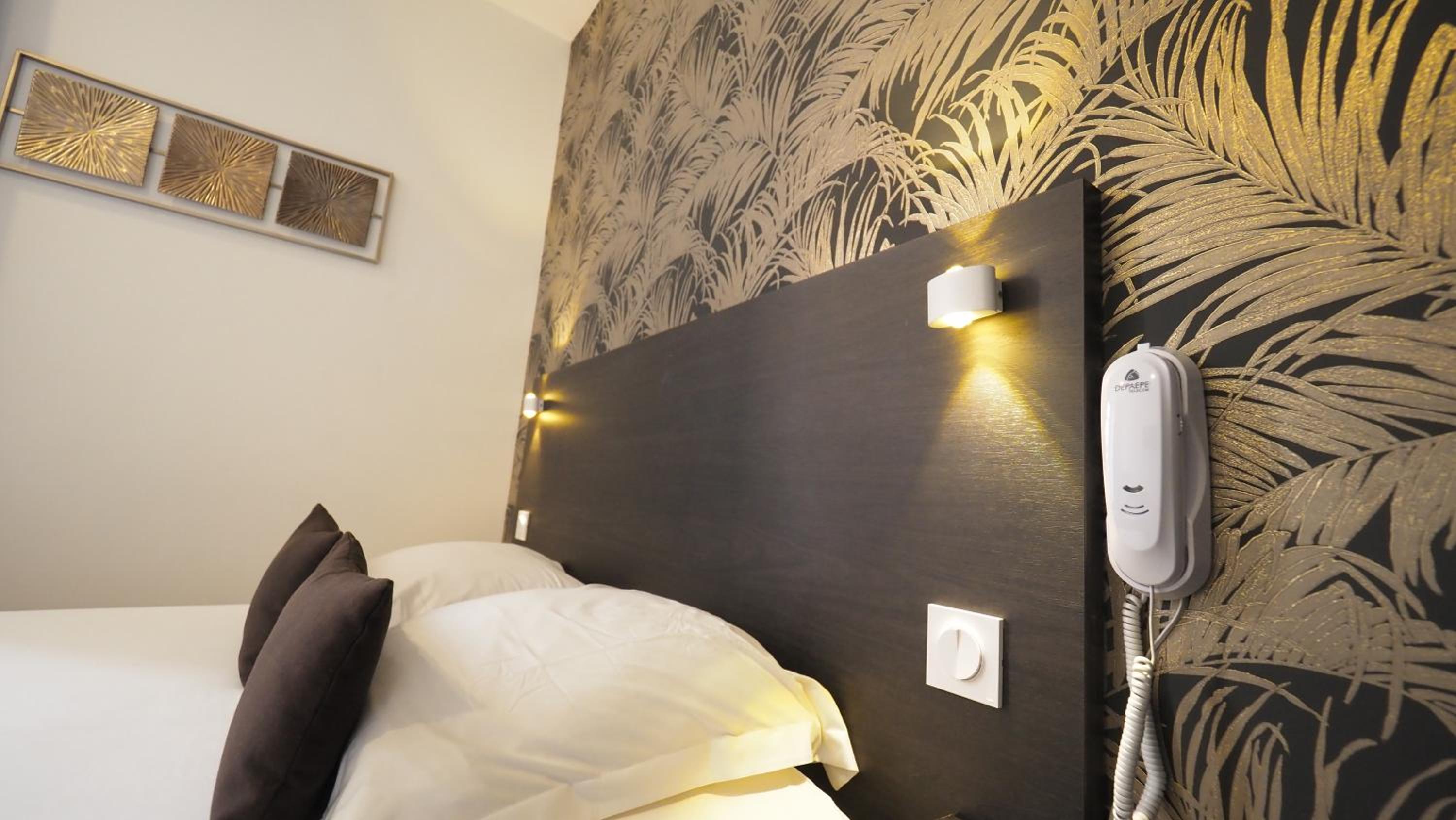 Standard Double Room - Photo 22