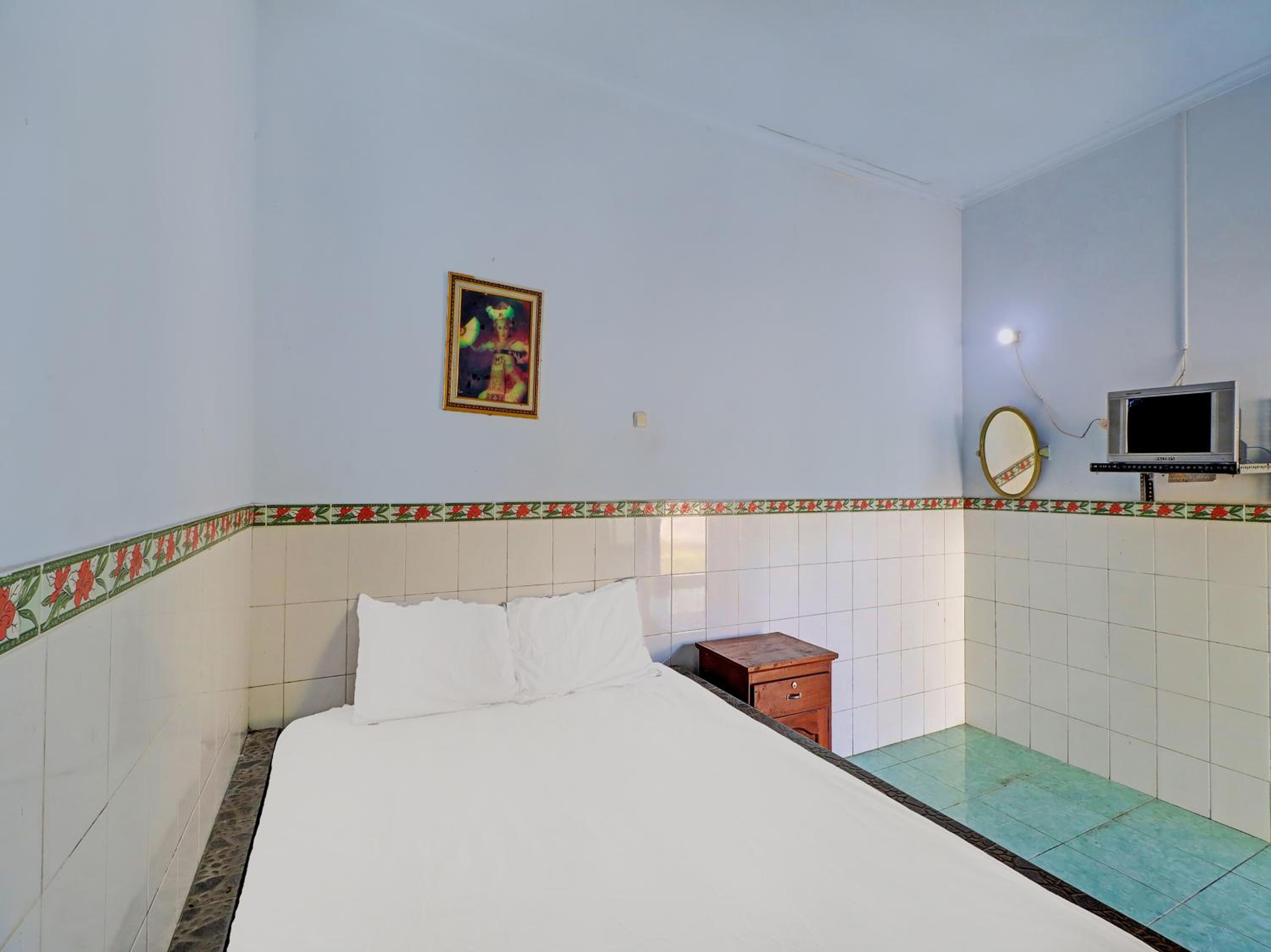 Budget Double Room - Photo 1