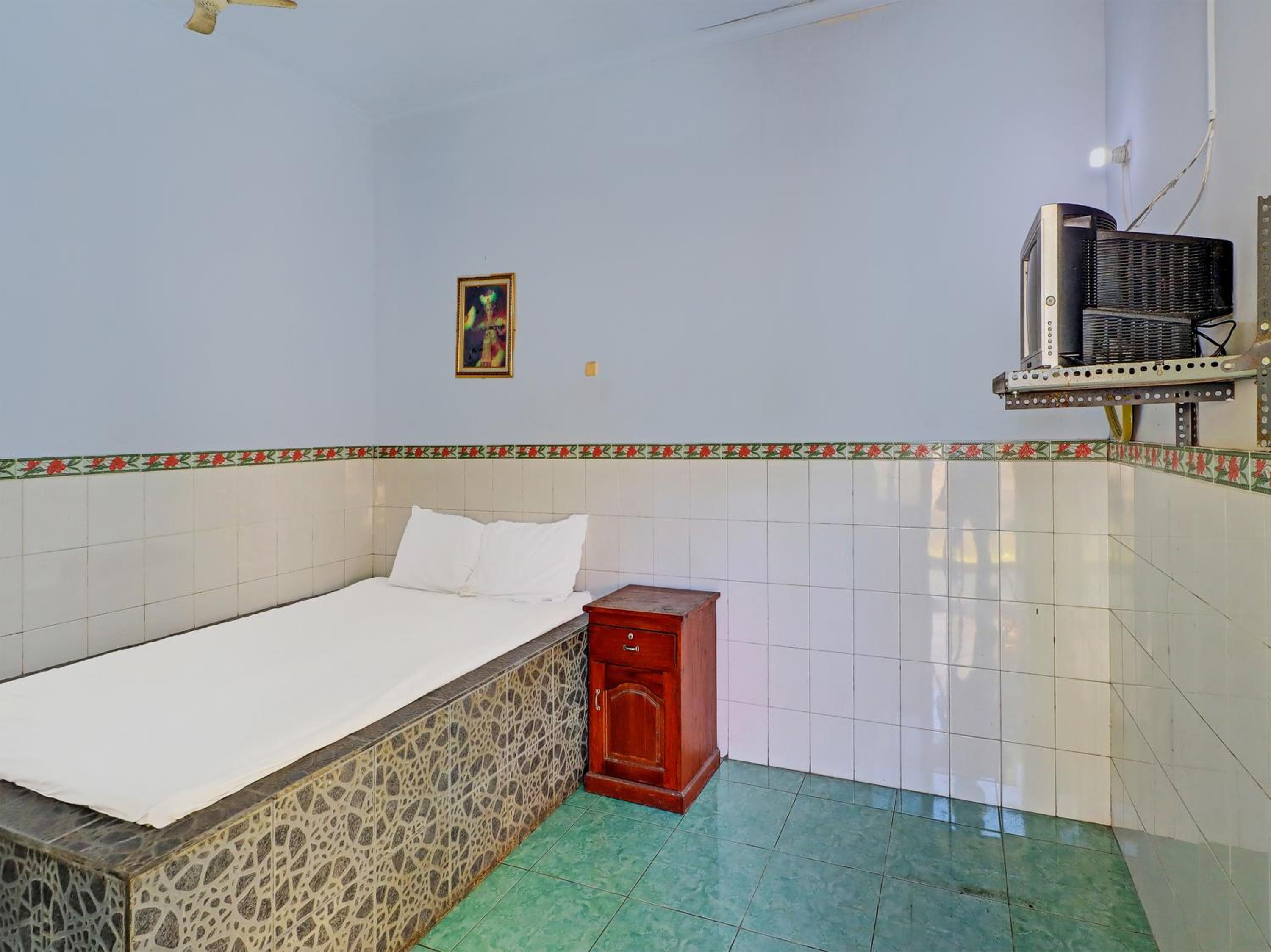 Budget Double Room - Photo 3