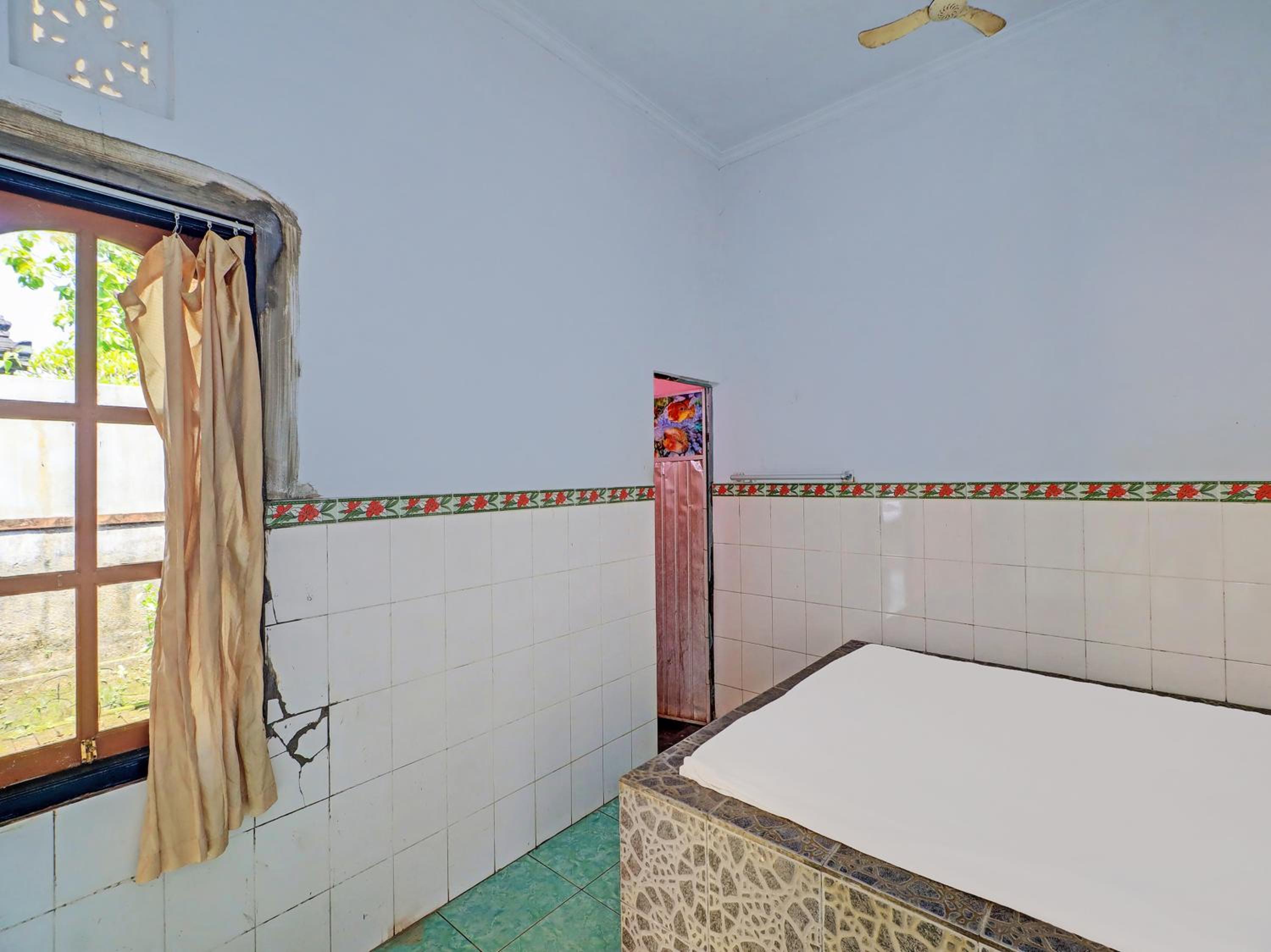 Budget Double Room - Photo 2