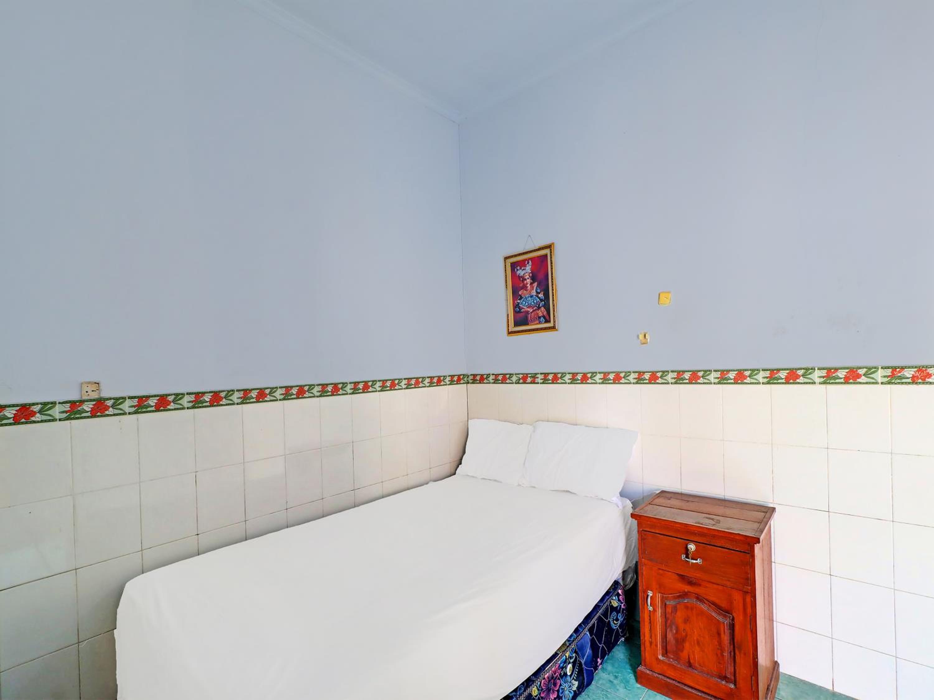 Budget Double Room - Photo 6