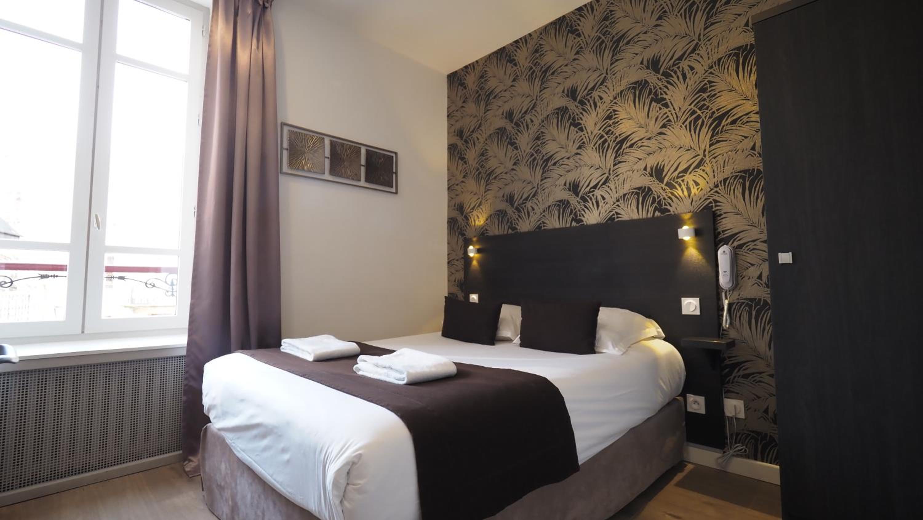 Standard Double Room - Photo 21