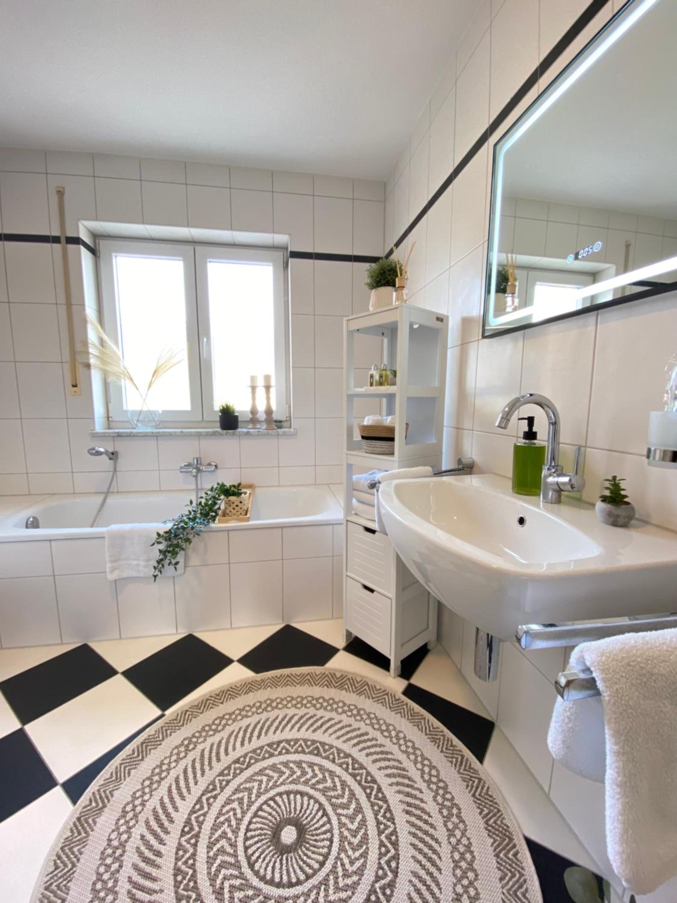 Three-Bedroom Apartment with Balcony photo 2