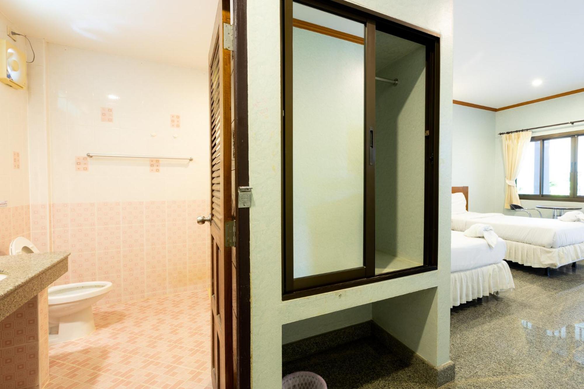 Deluxe Twin Room - Photo 8