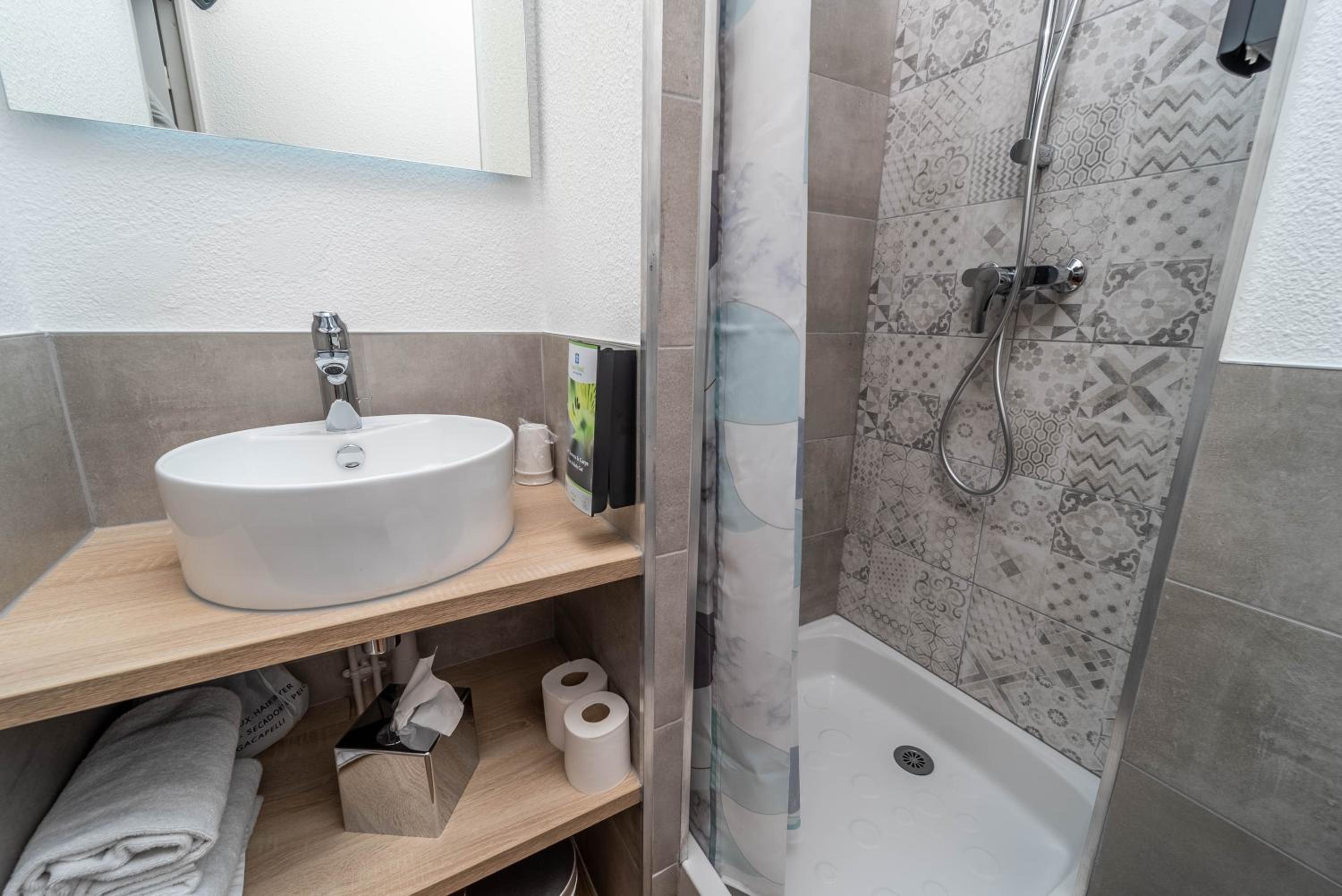 Standard Twin Room - Non-Smoking photo 2