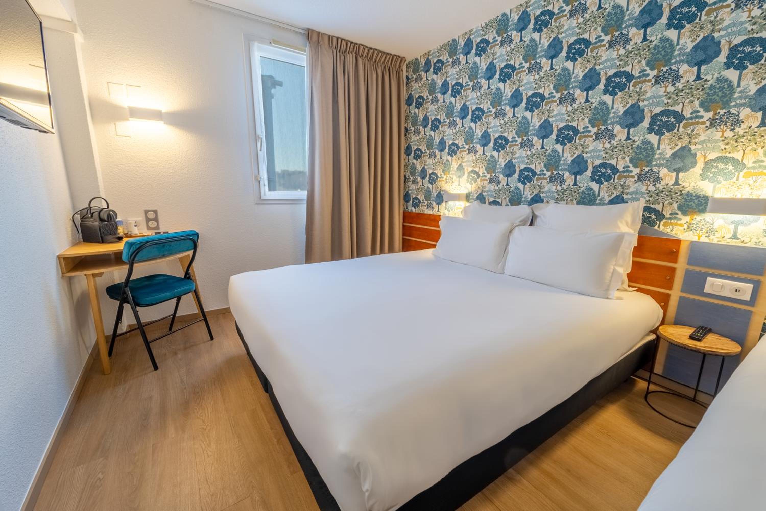 Comfort Queen Room photo 2