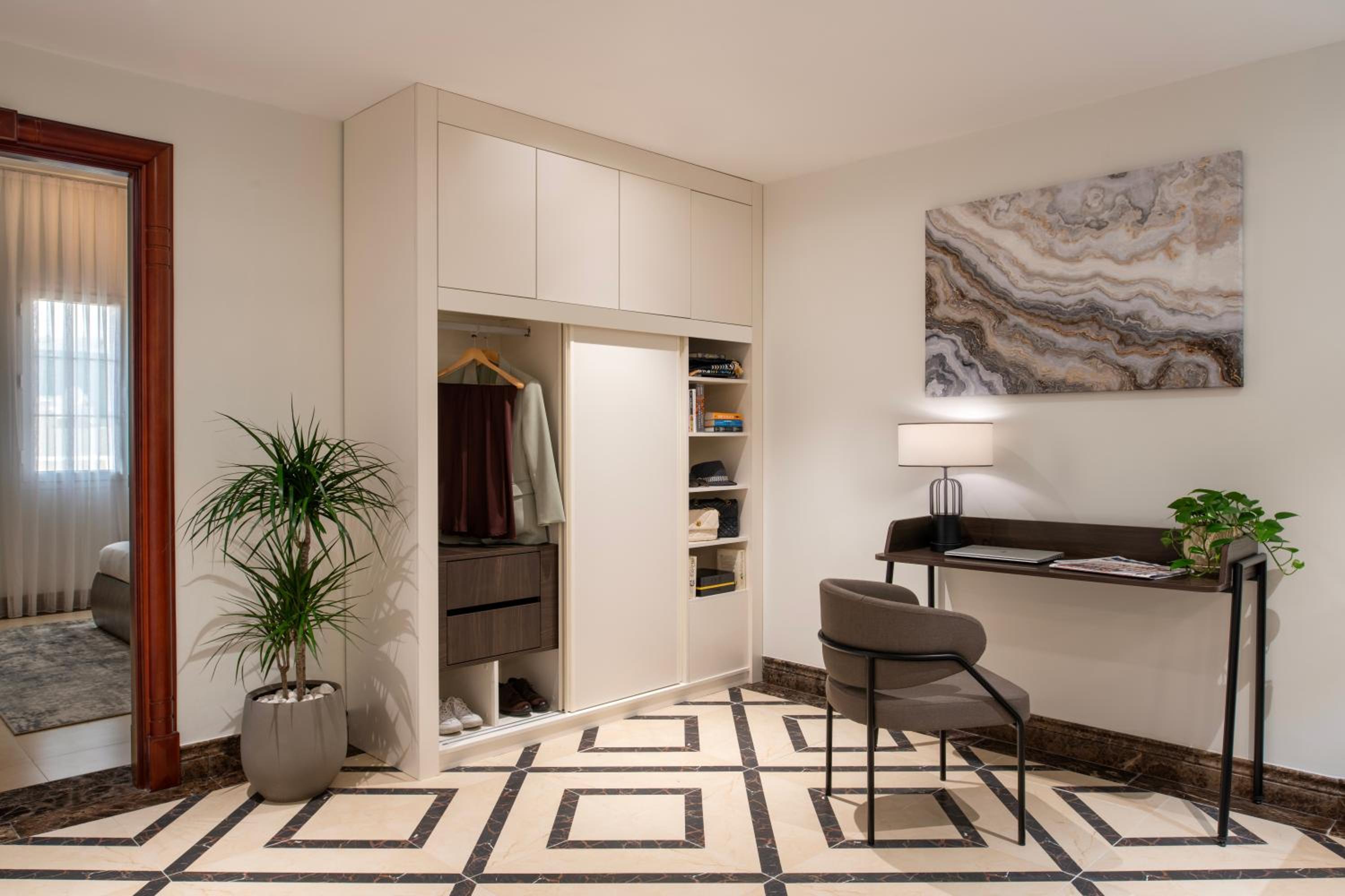 2 Bedroom Premier - Photo 5