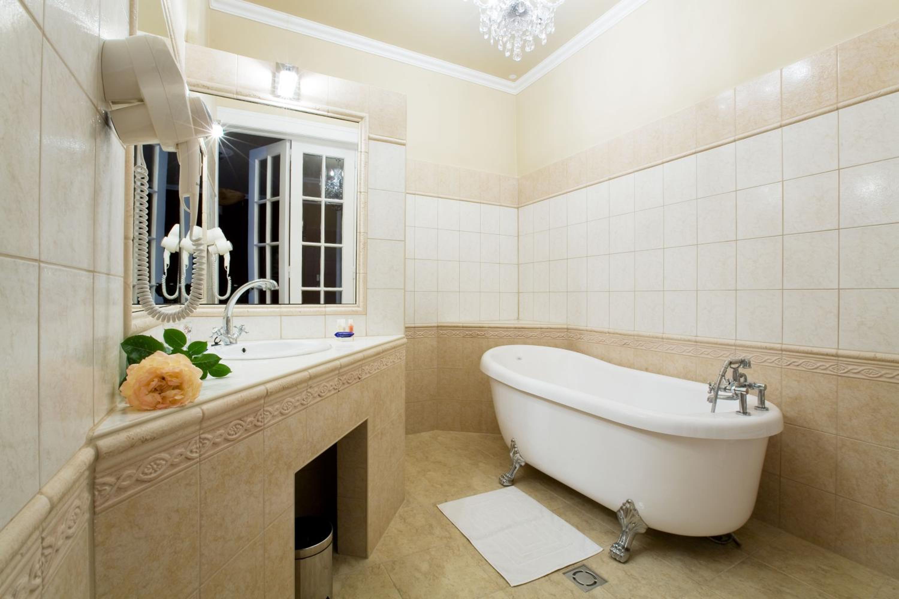 Suite - Photo 3