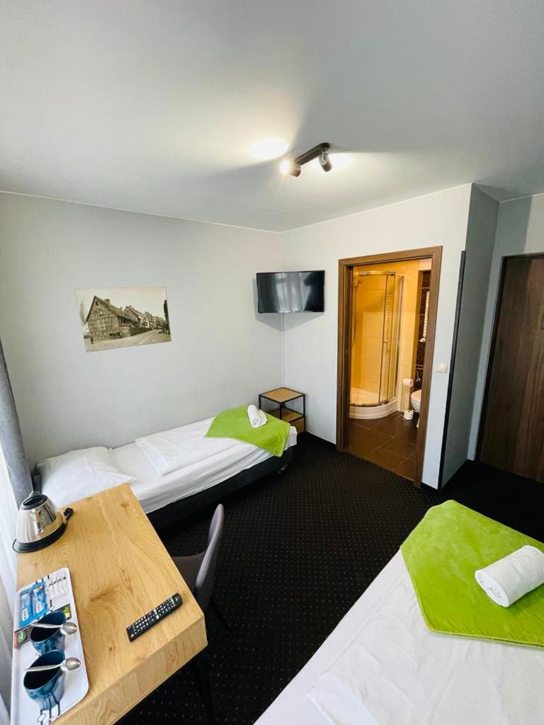 Twin Room with Private Bathroom - Photo 1