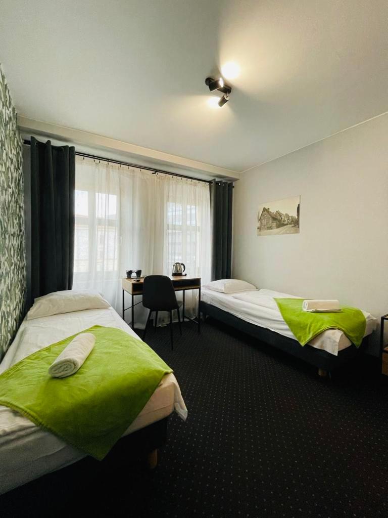 Twin Room with Private Bathroom - Photo 5