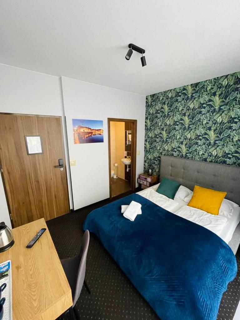Double Room with Private Bathroom - Photo 9