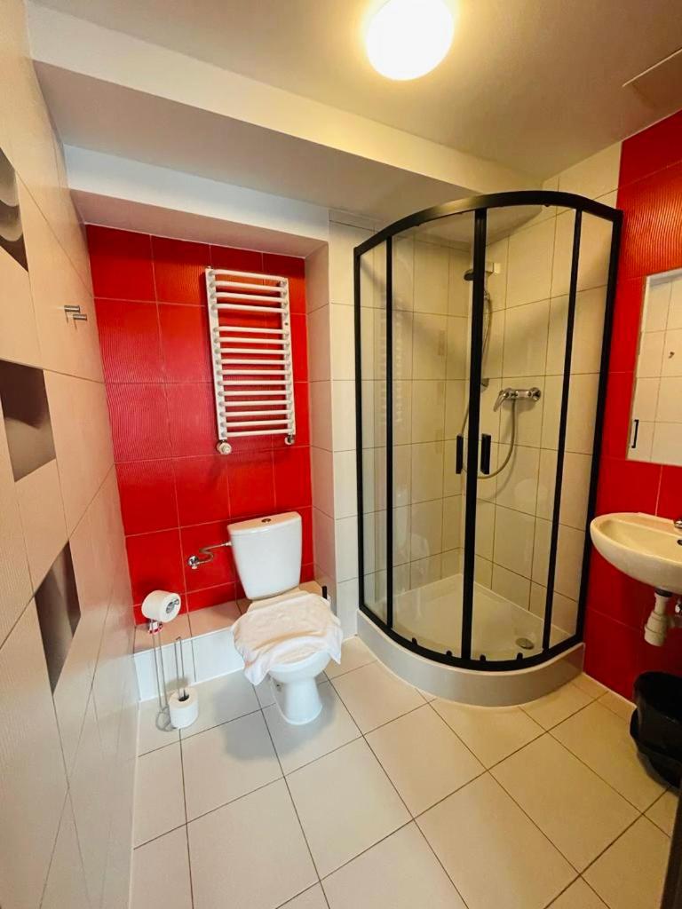 Double Room with Private Bathroom - Photo 7